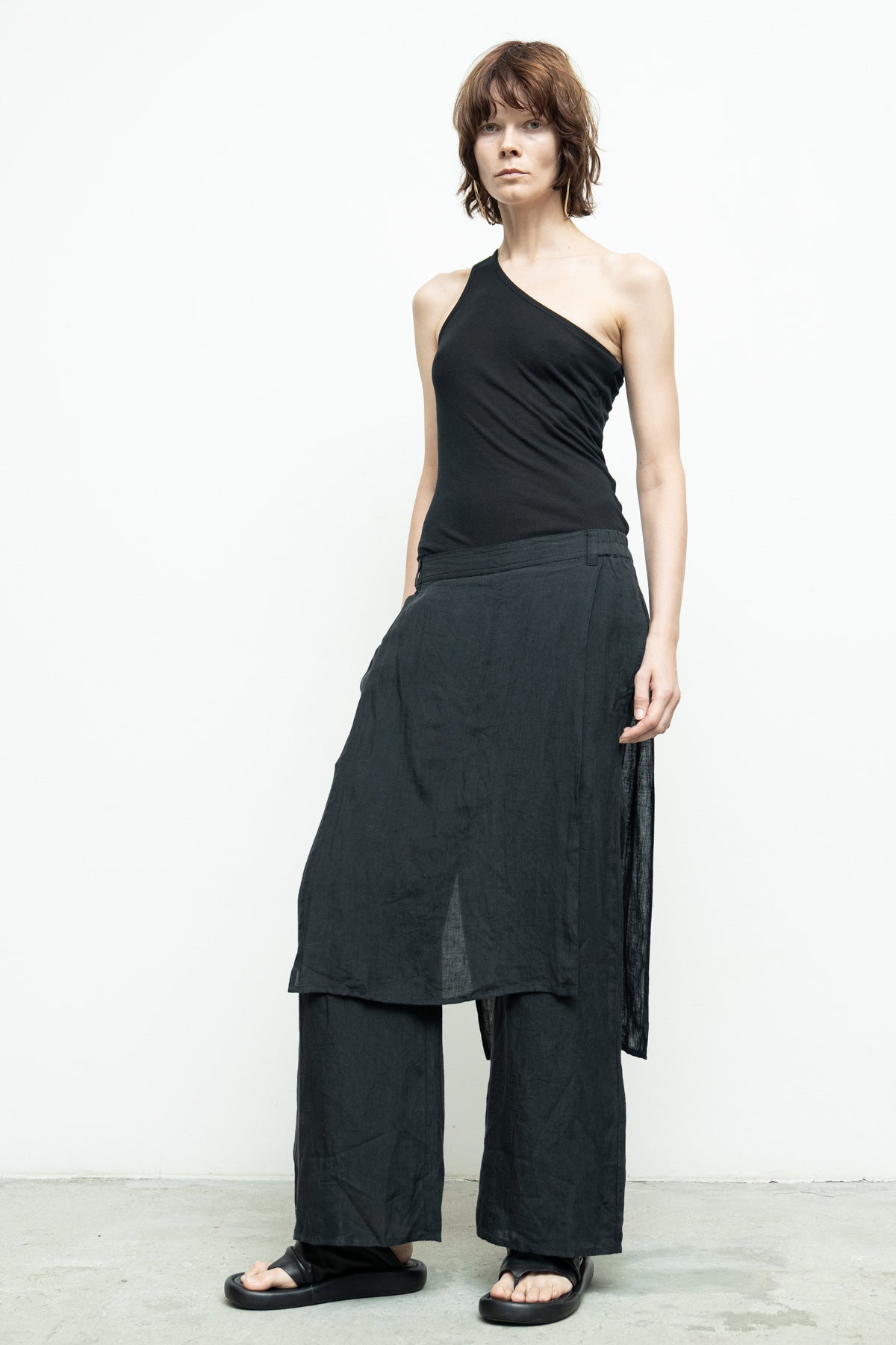 files/NicholasK-P-333-ZeniaPant-Black-04.jpg