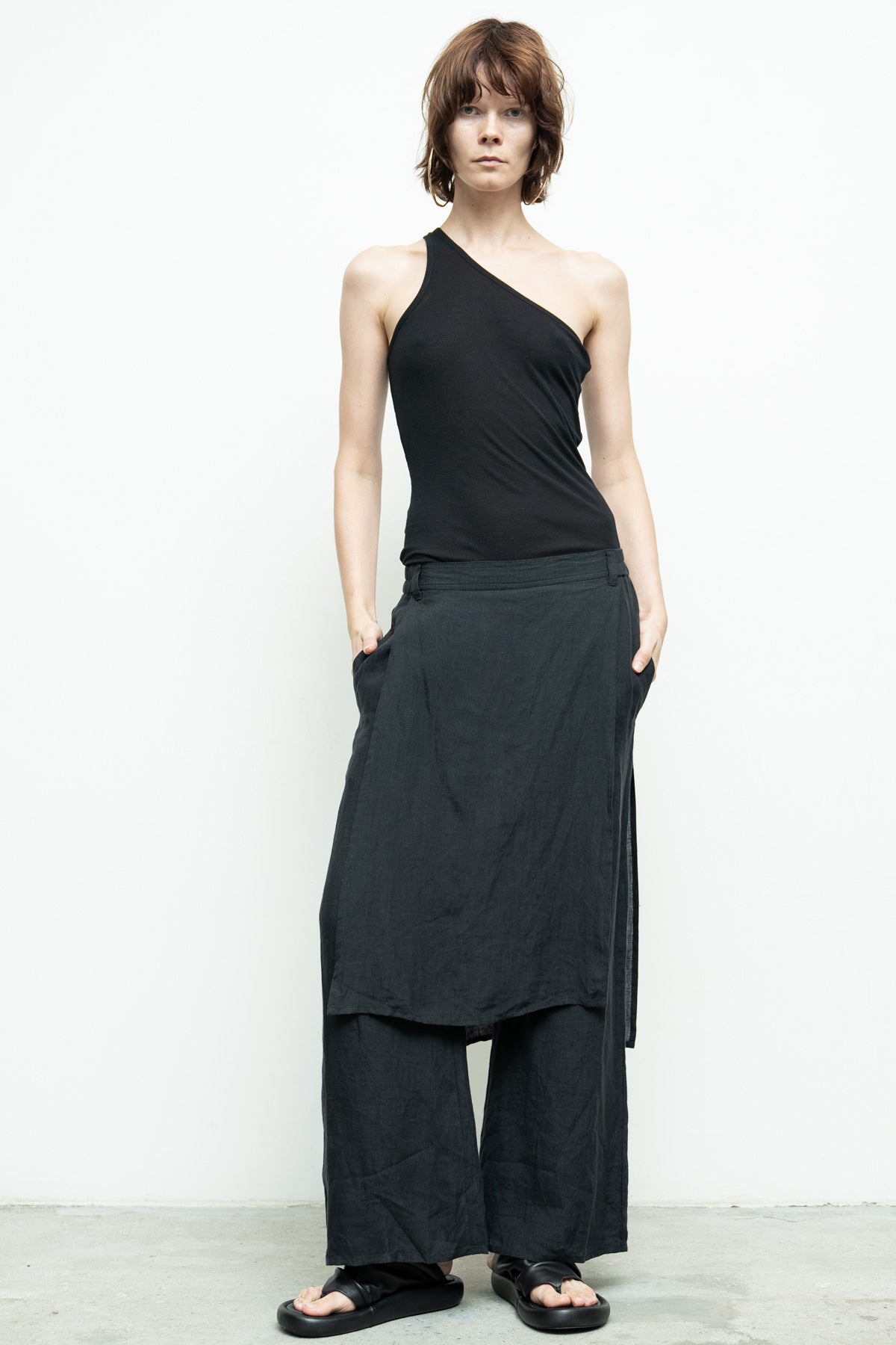 files/NicholasK-P-333-ZeniaPant-Black-05.jpg