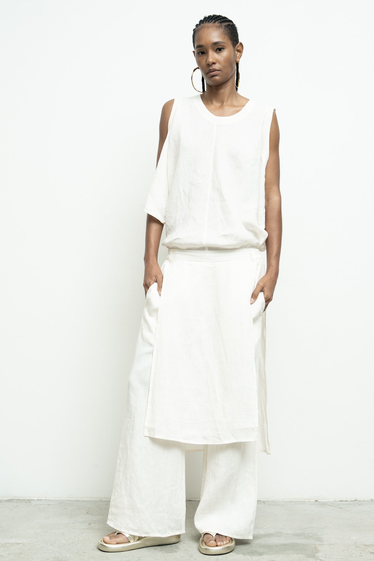 files/NicholasK-P-333-ZeniaPant-OffWhite-03.jpg