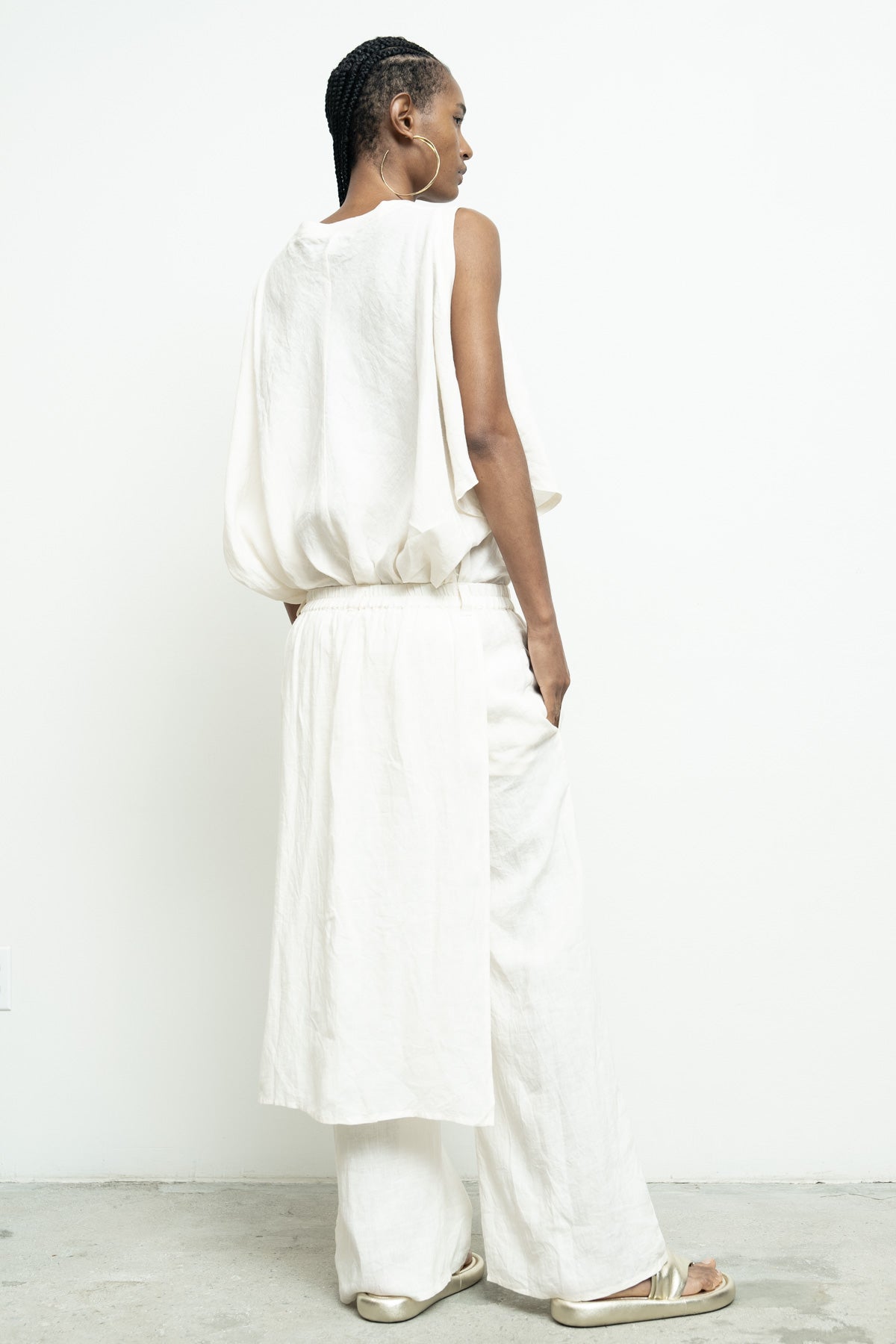 files/NicholasK-P-333-ZeniaPant-OffWhite-04.jpg
