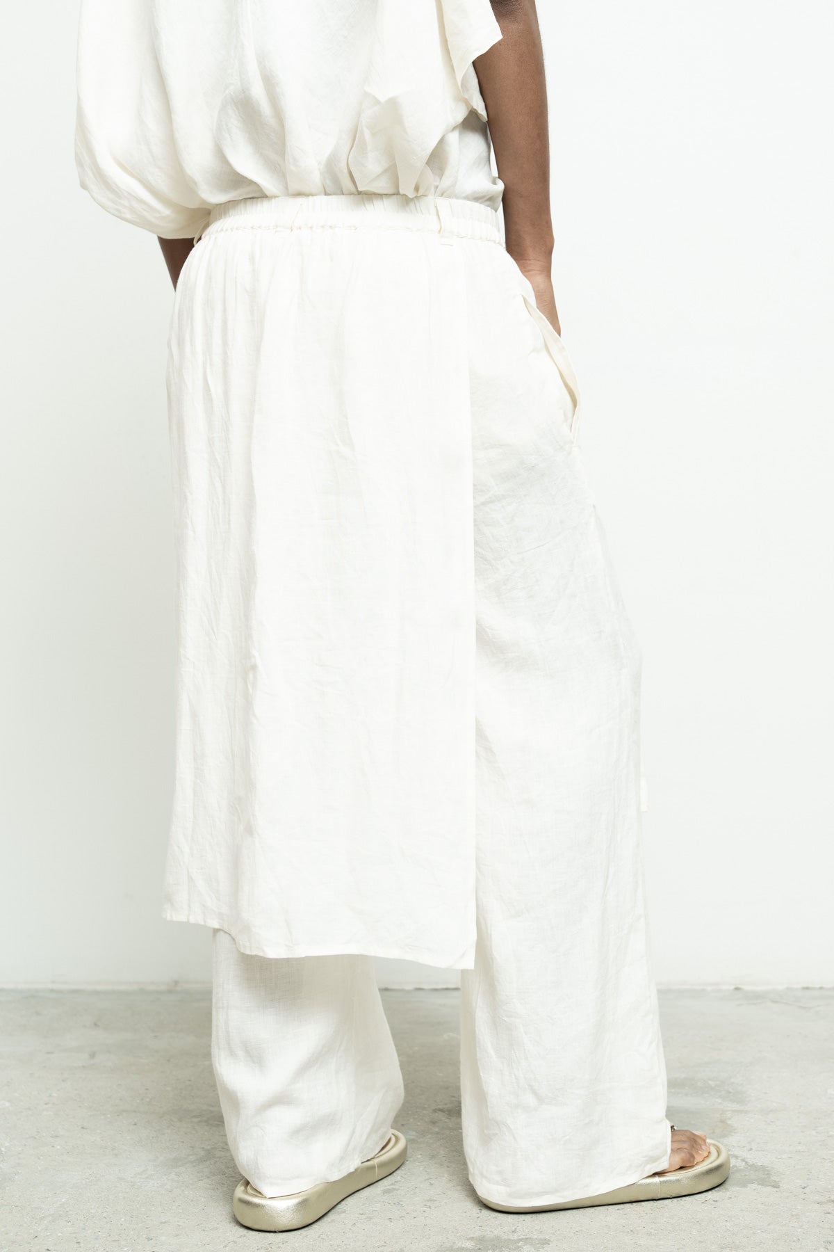 files/NicholasK-P-333-ZeniaPant-OffWhite-06.jpg