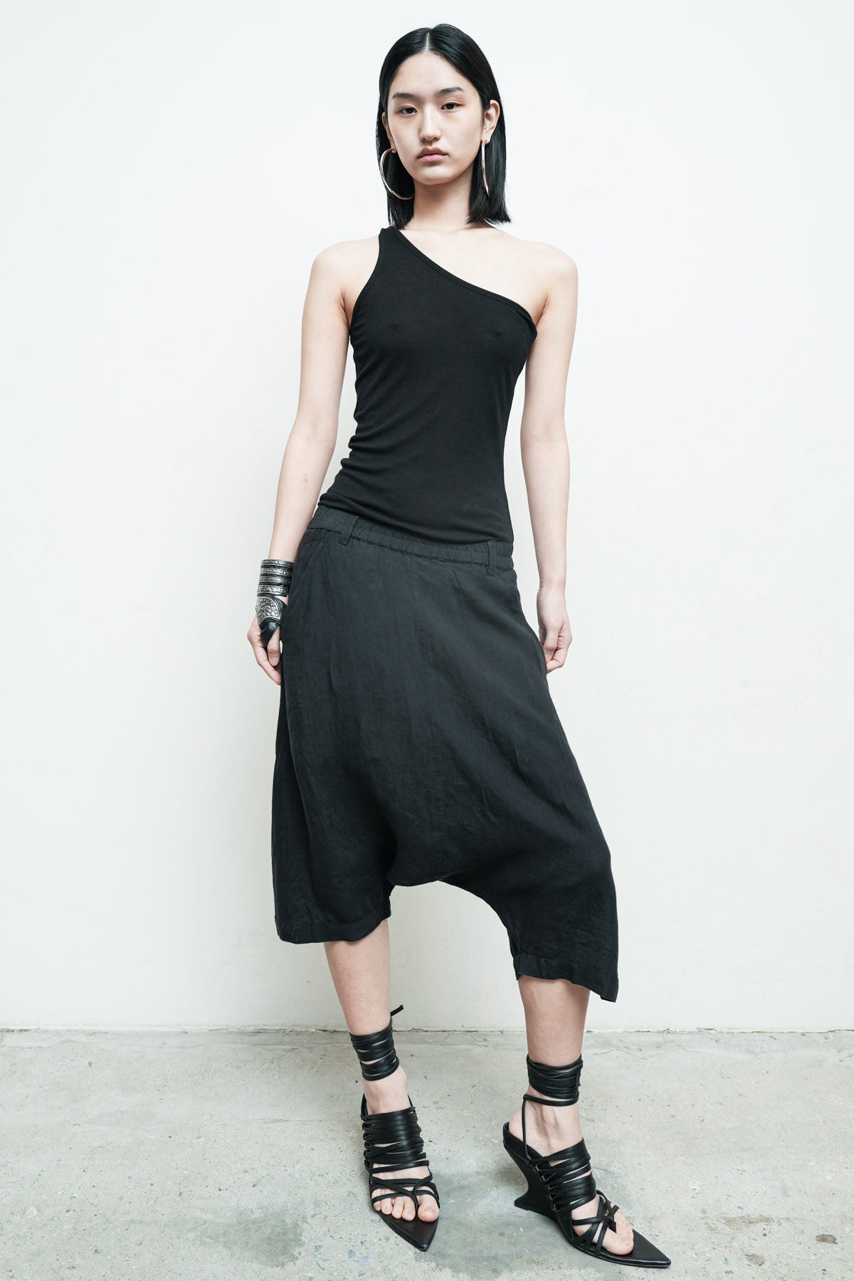 files/NicholasK-P-338-MillaShort-Black-08.jpg
