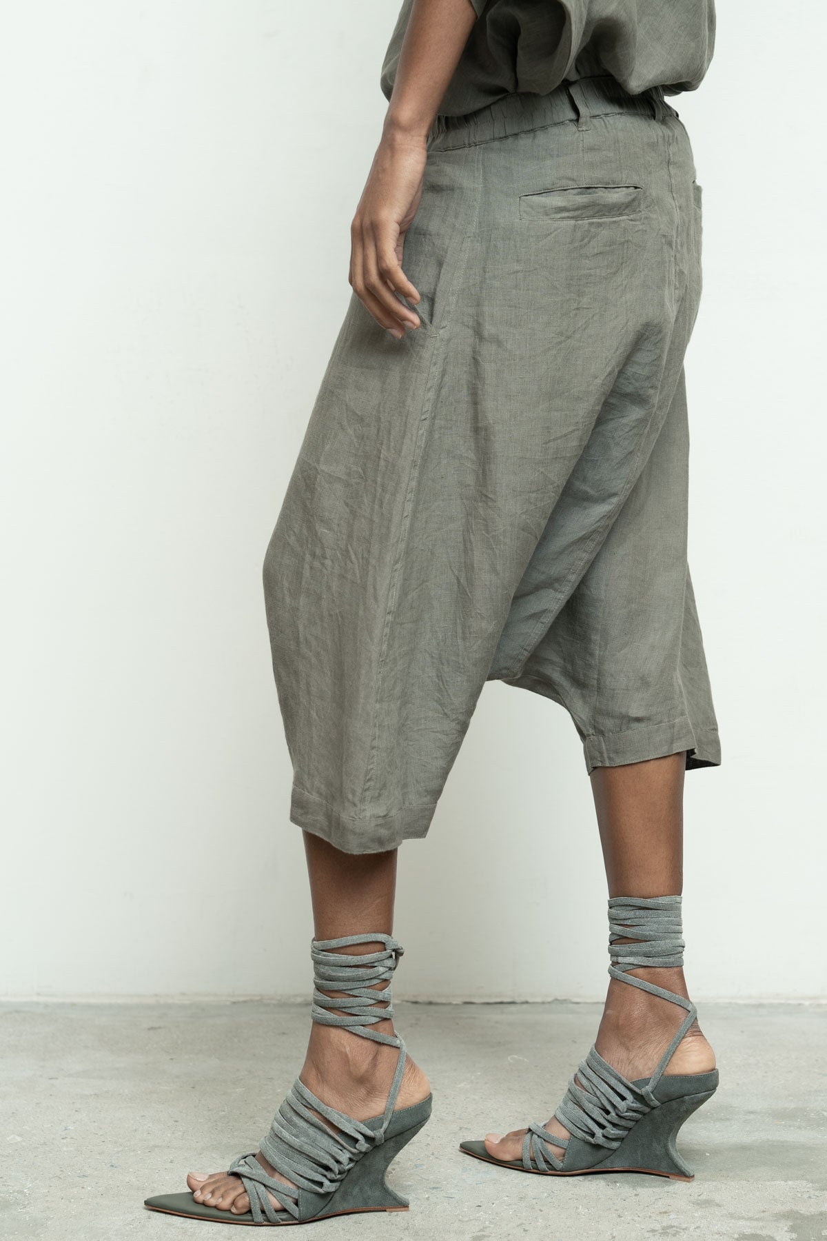 files/NicholasK-P-338A-MillaShort-Slate-05.jpg