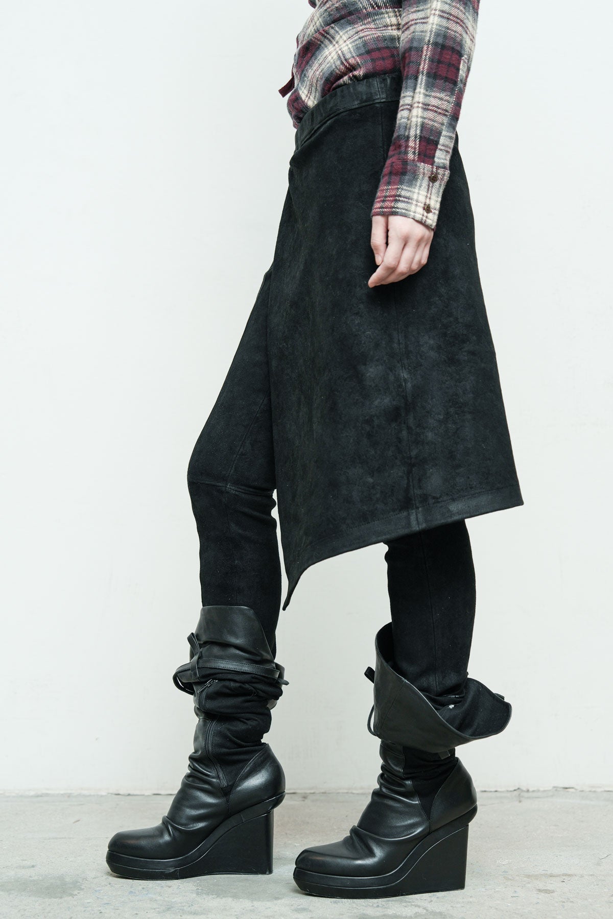 files/NicholasK-S-211Q-RouxShirt-BurgundyBlackEcru-P-305B-RemiLegging-Black-05.jpg