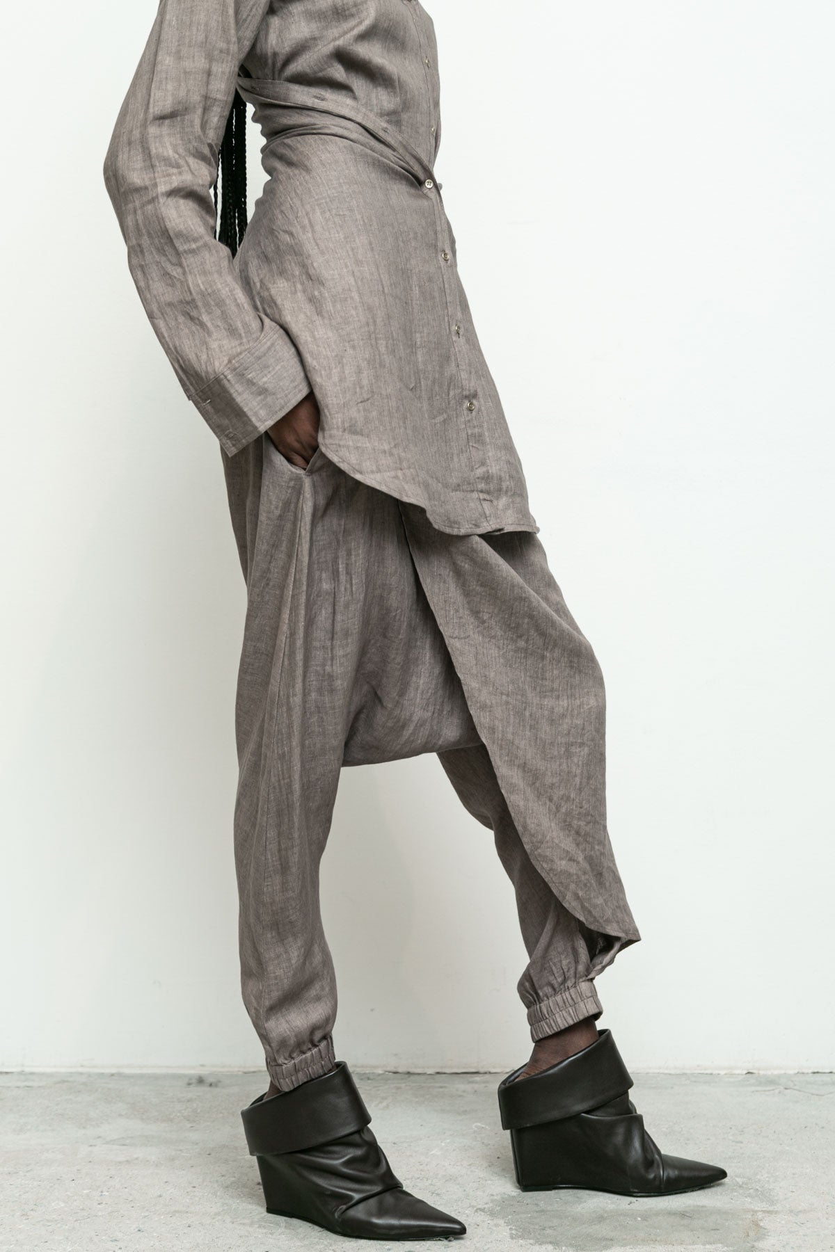 files/NicholasK-S-322A-WillowShirt-Taupe-P-303D-ImanPant-Taupe-010.jpg