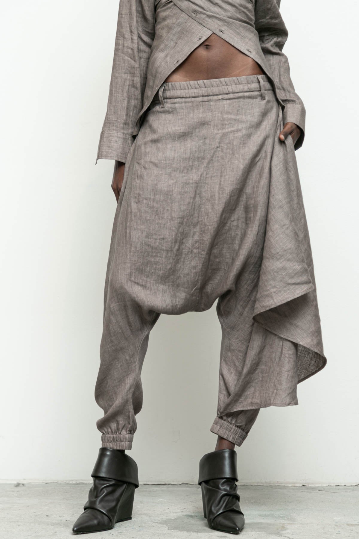 files/NicholasK-S-322A-WillowShirt-Taupe-P-303D-ImanPant-Taupe-09.jpg