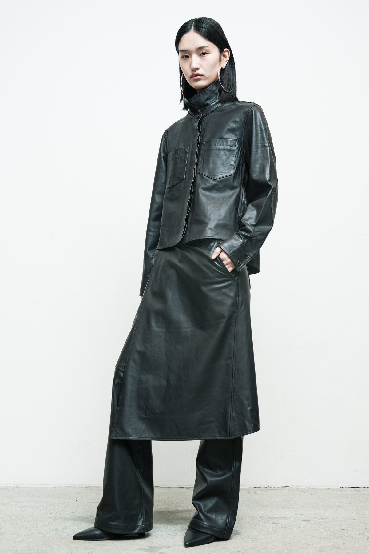 files/NicholasK-S-343B-FreyjaShirt-Black-04.jpg
