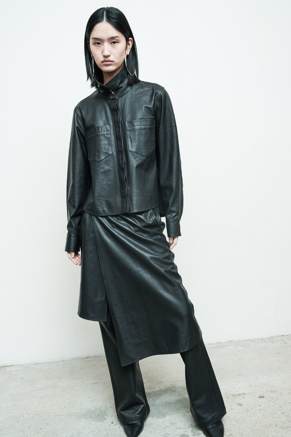 files/NicholasK-S-343B-FreyjaShirt-Black-05.jpg