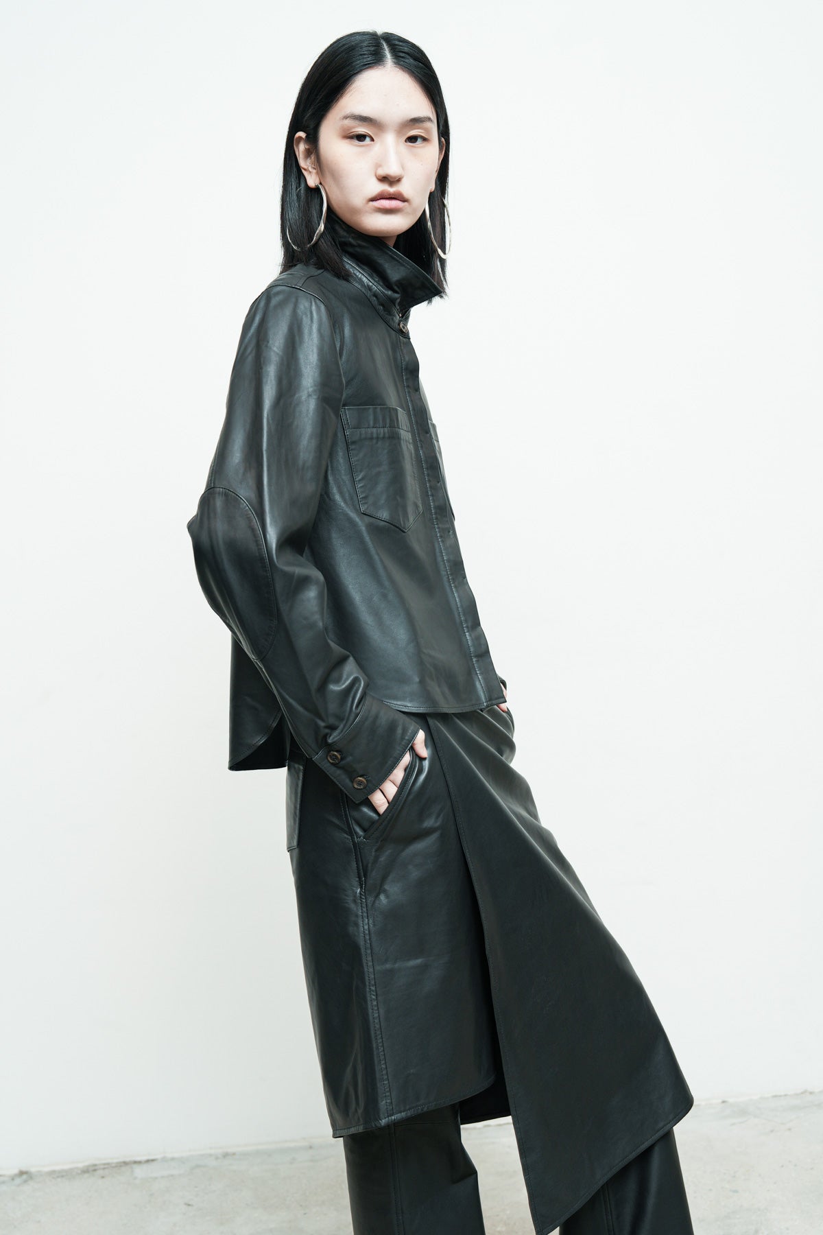 files/NicholasK-S-343B-FreyjaShirt-Black-06.jpg