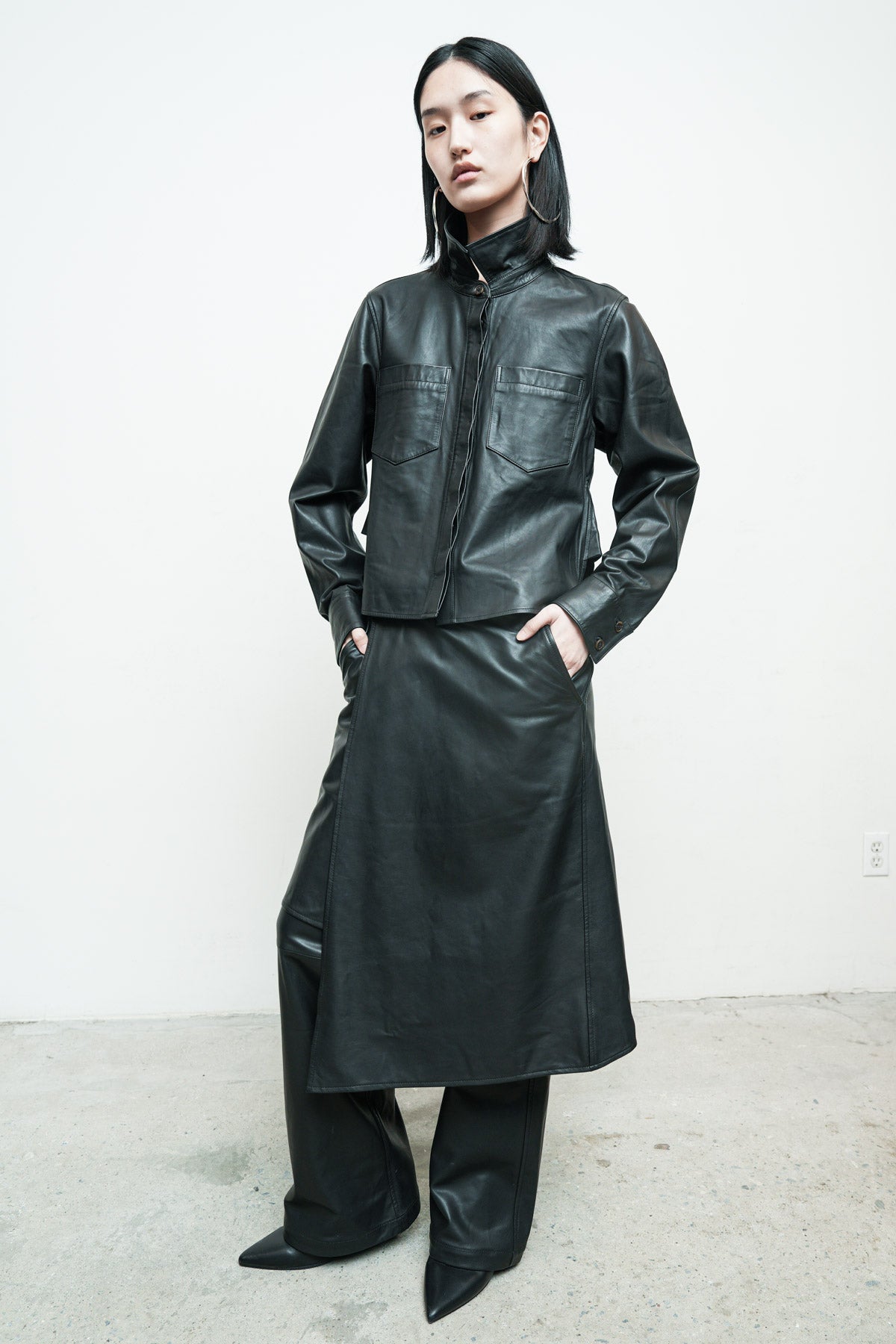 files/NicholasK-S-343B-FreyjaShirt-Black-07.jpg