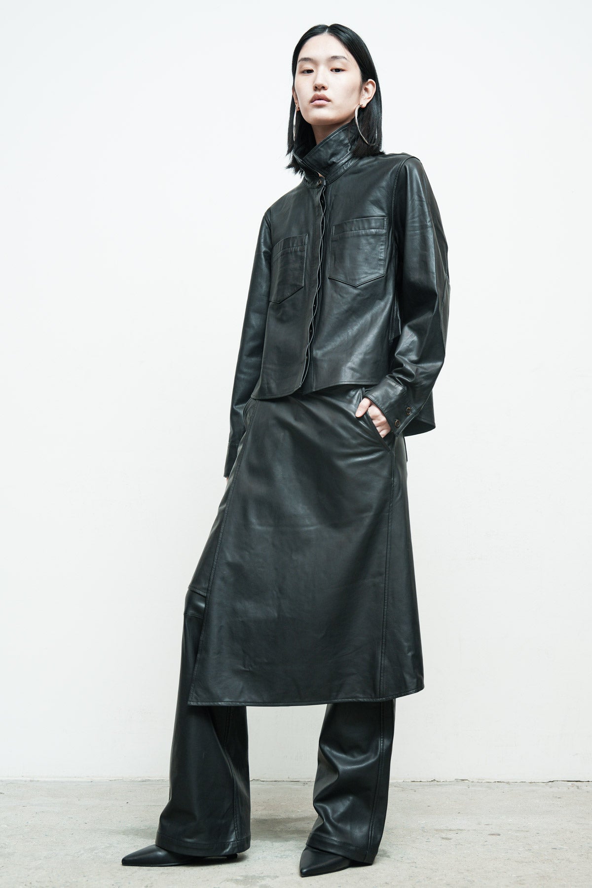 files/NicholasK-S-343B-FreyjaShirt-Black-180-P-332B-VosPant-Black-02.jpg