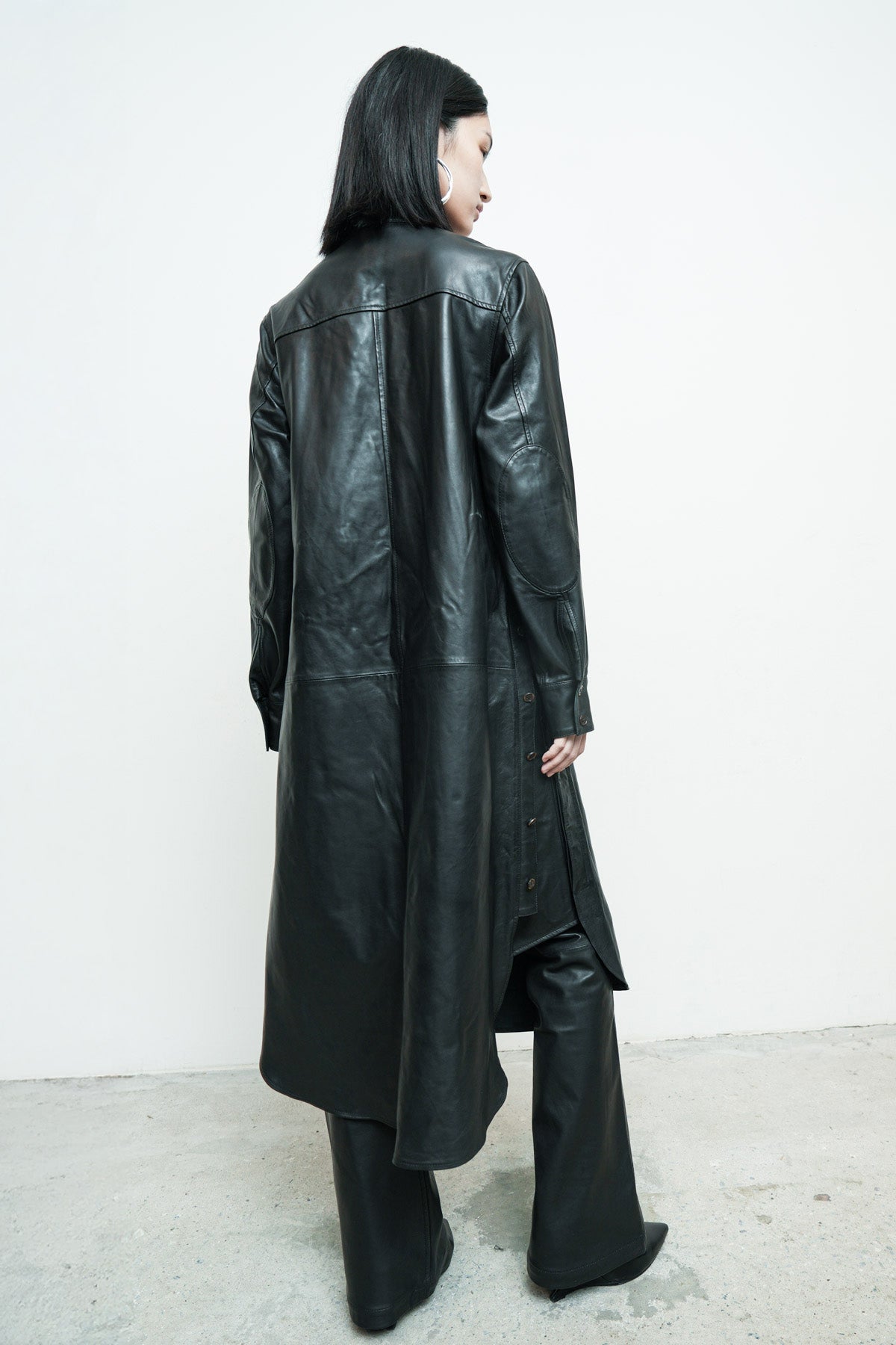 files/NicholasK-S-344B-SylasShirt-Black-P-332B-VosPant-Black-02.jpg