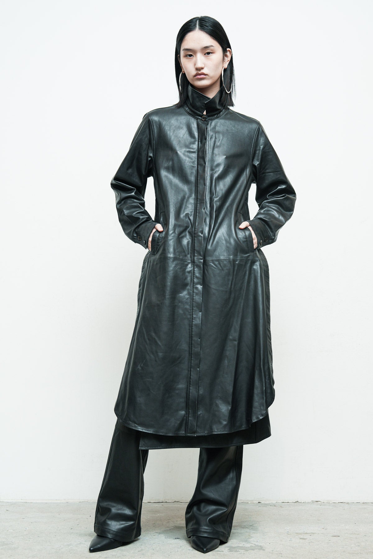 files/NicholasK-S-344B-SylasShirt-Black-P-332B-VosPant-Black-03.jpg