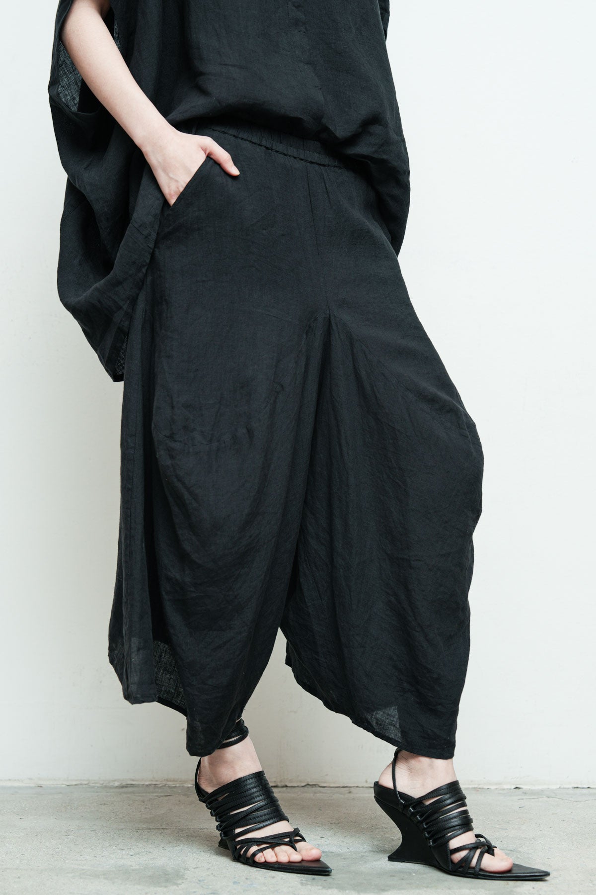 files/NicholasK-S-348-BoraShirt-Black-P-330-BoraPant-Black-01.jpg