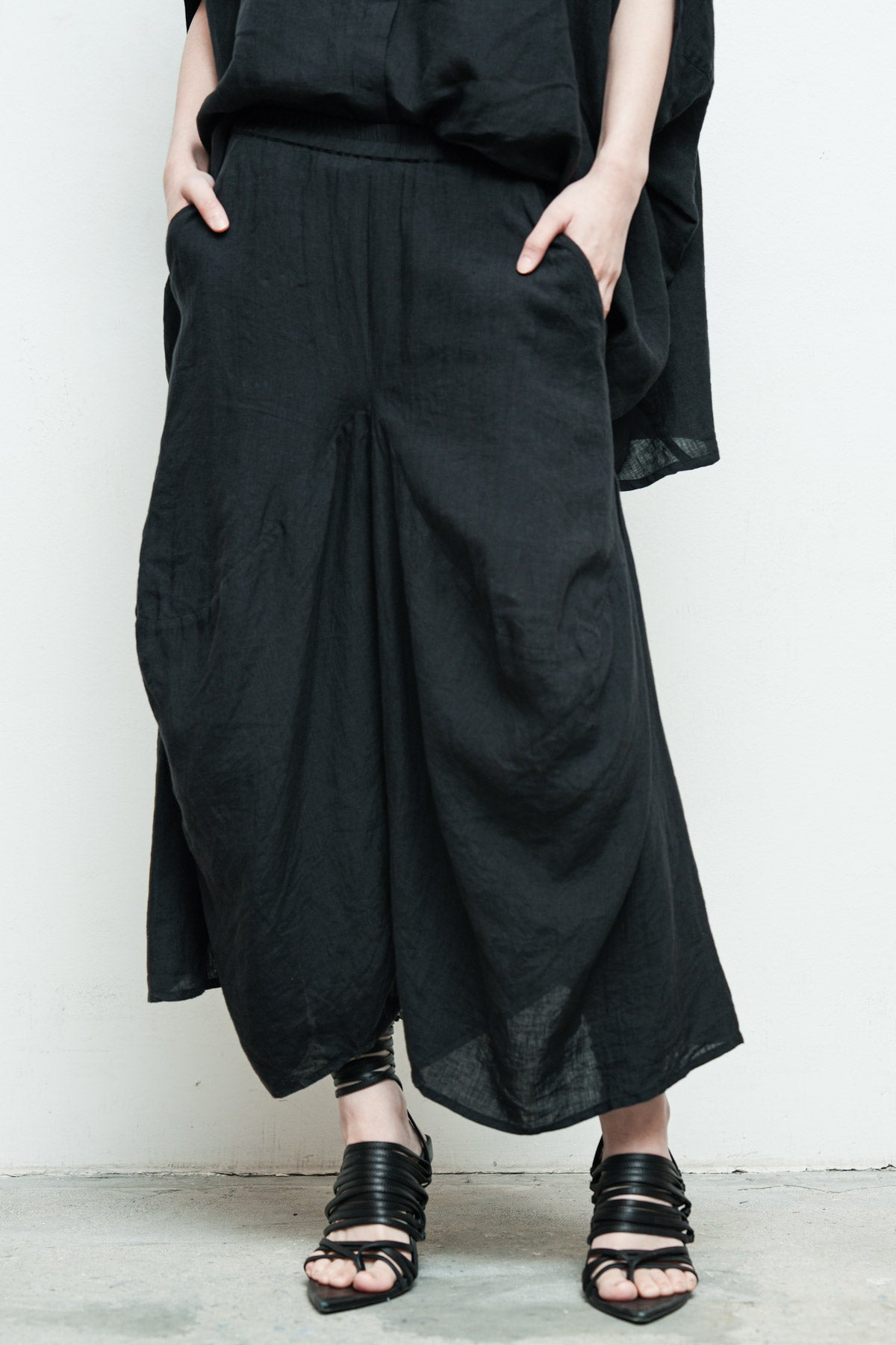files/NicholasK-S-348-BoraShirt-Black-P-330-BoraPant-Black-02.jpg