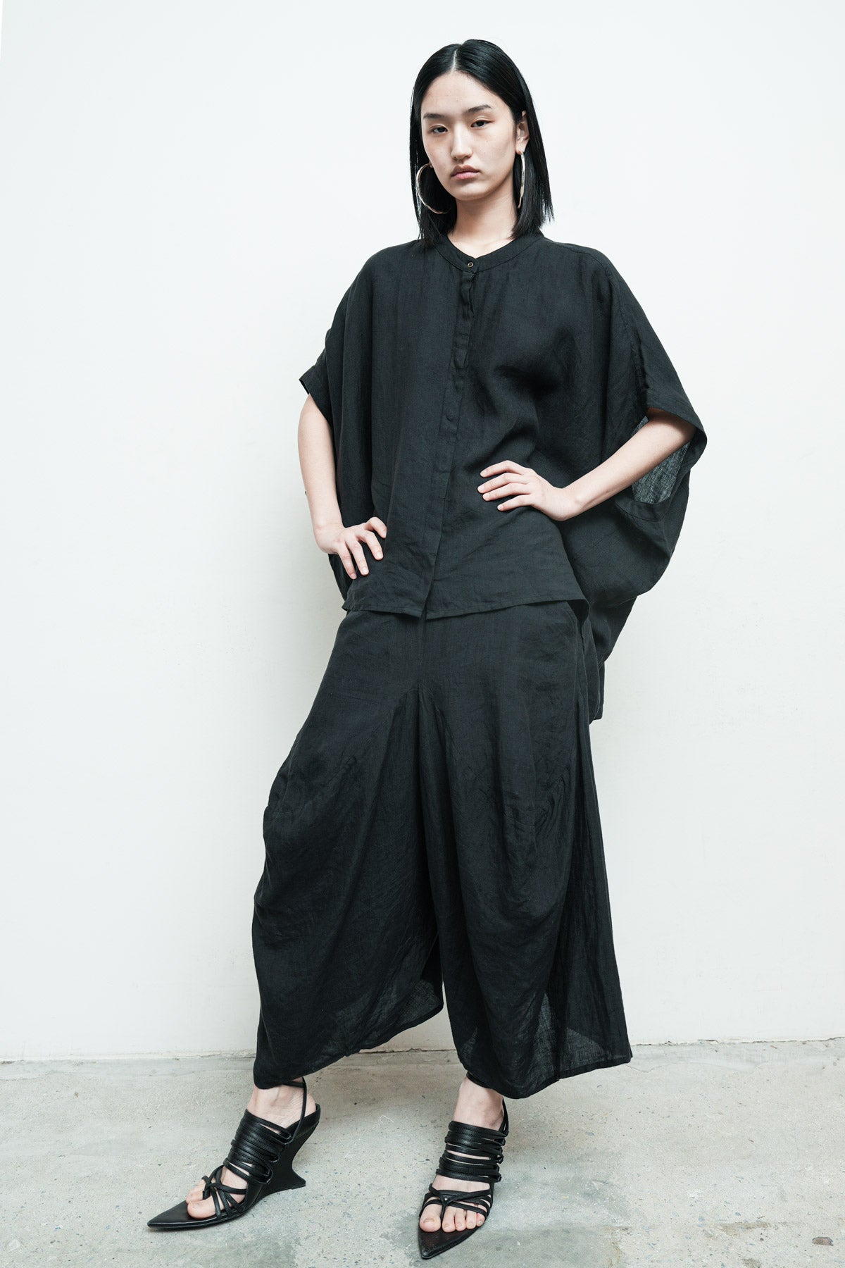 files/NicholasK-S-348-BoraShirt-Black-P-330-BoraPant-Black-03.jpg