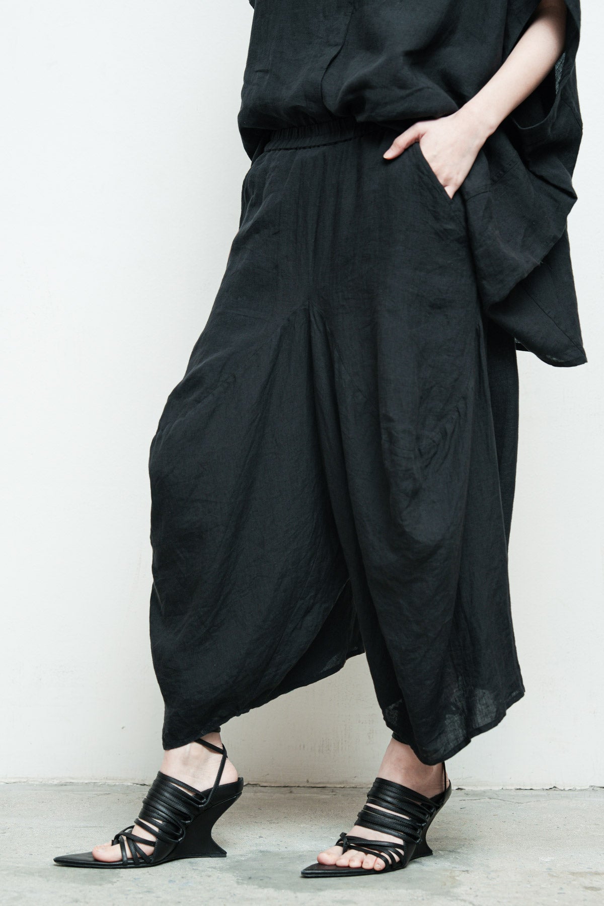 files/NicholasK-S-348-BoraShirt-Black-P-330-BoraPant-Black-06.jpg