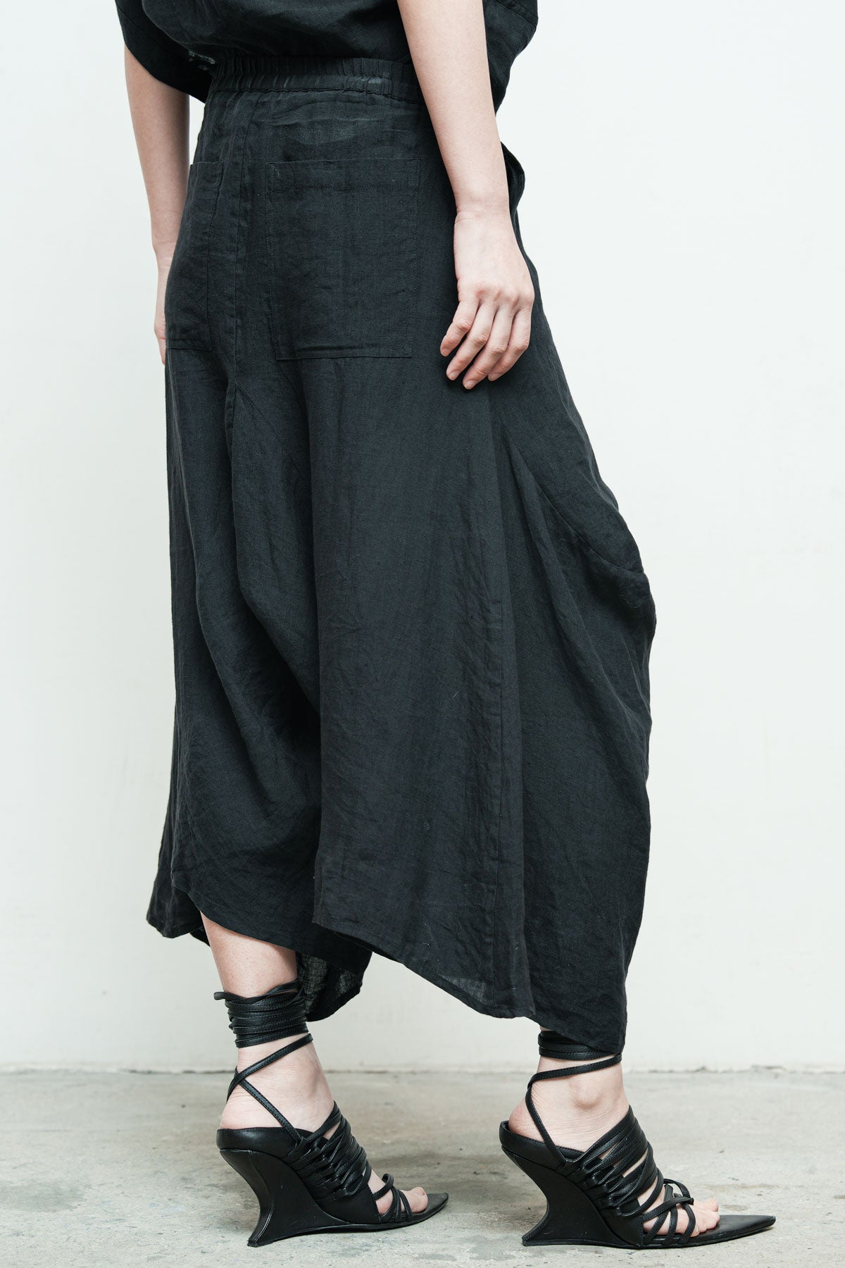 files/NicholasK-S-348-BoraShirt-Black-P-330-BoraPant-Black-08.jpg