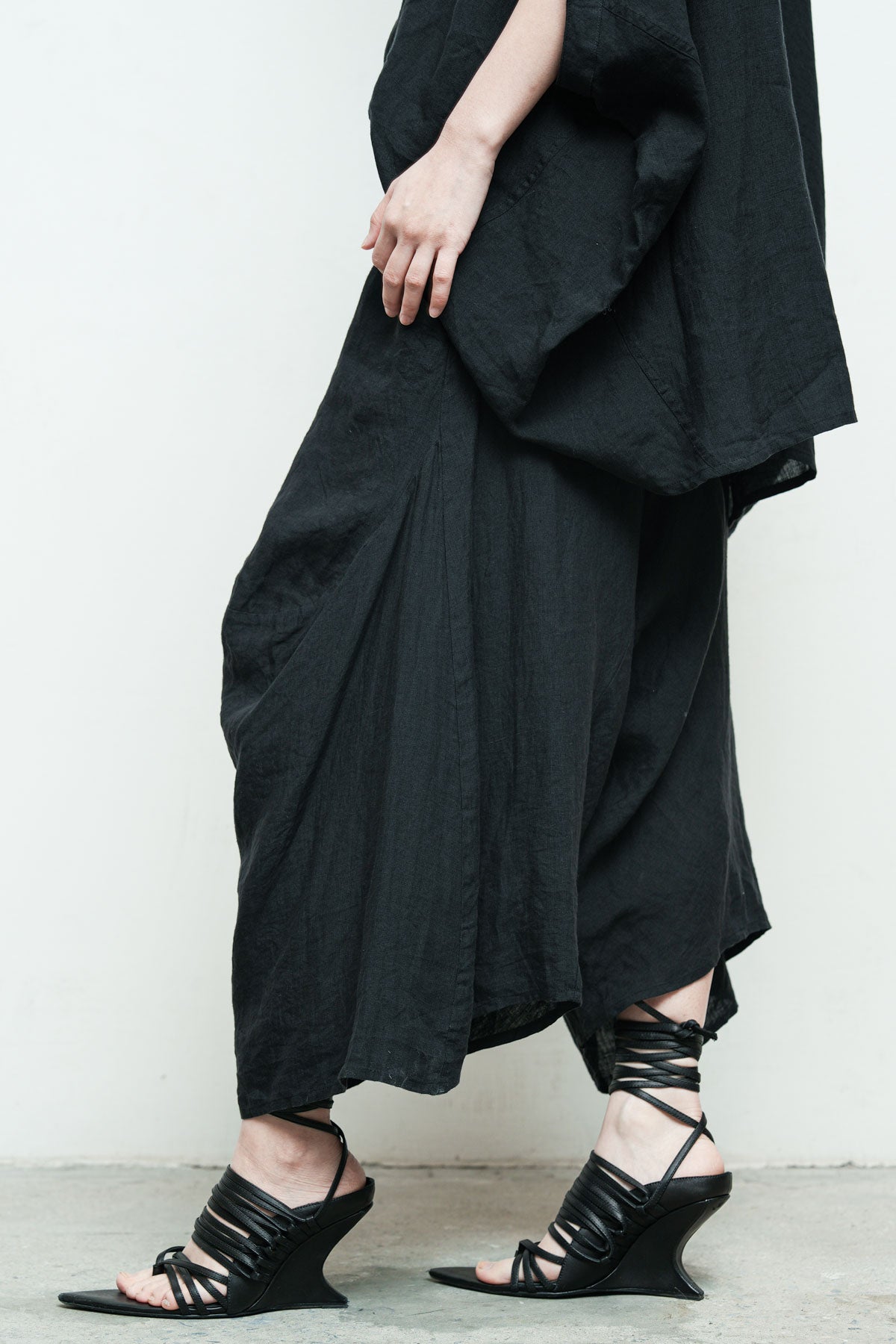 files/NicholasK-S-348-BoraShirt-Black-P-330-BoraPant-Black-09.jpg