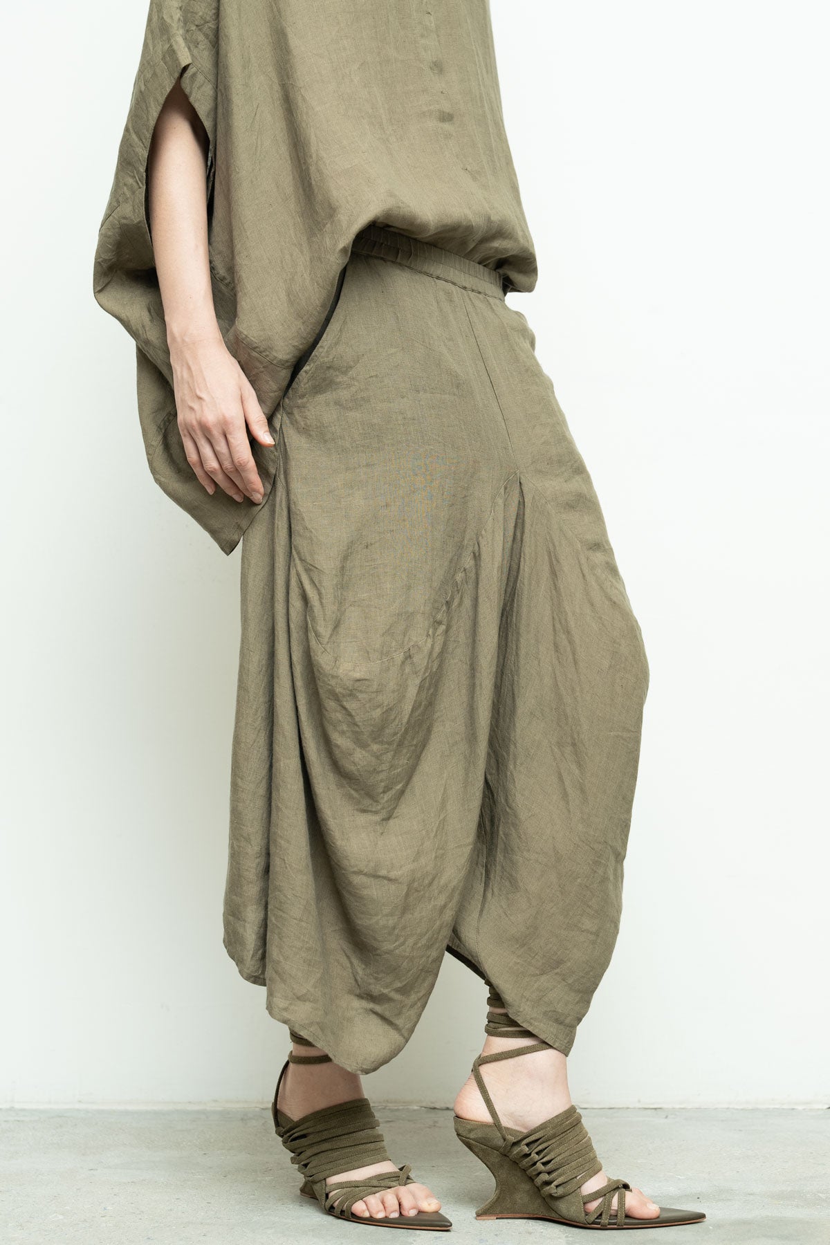 files/NicholasK-S-348-BoraShirt-Dune-P-330-BoraPant-Dune-01.jpg