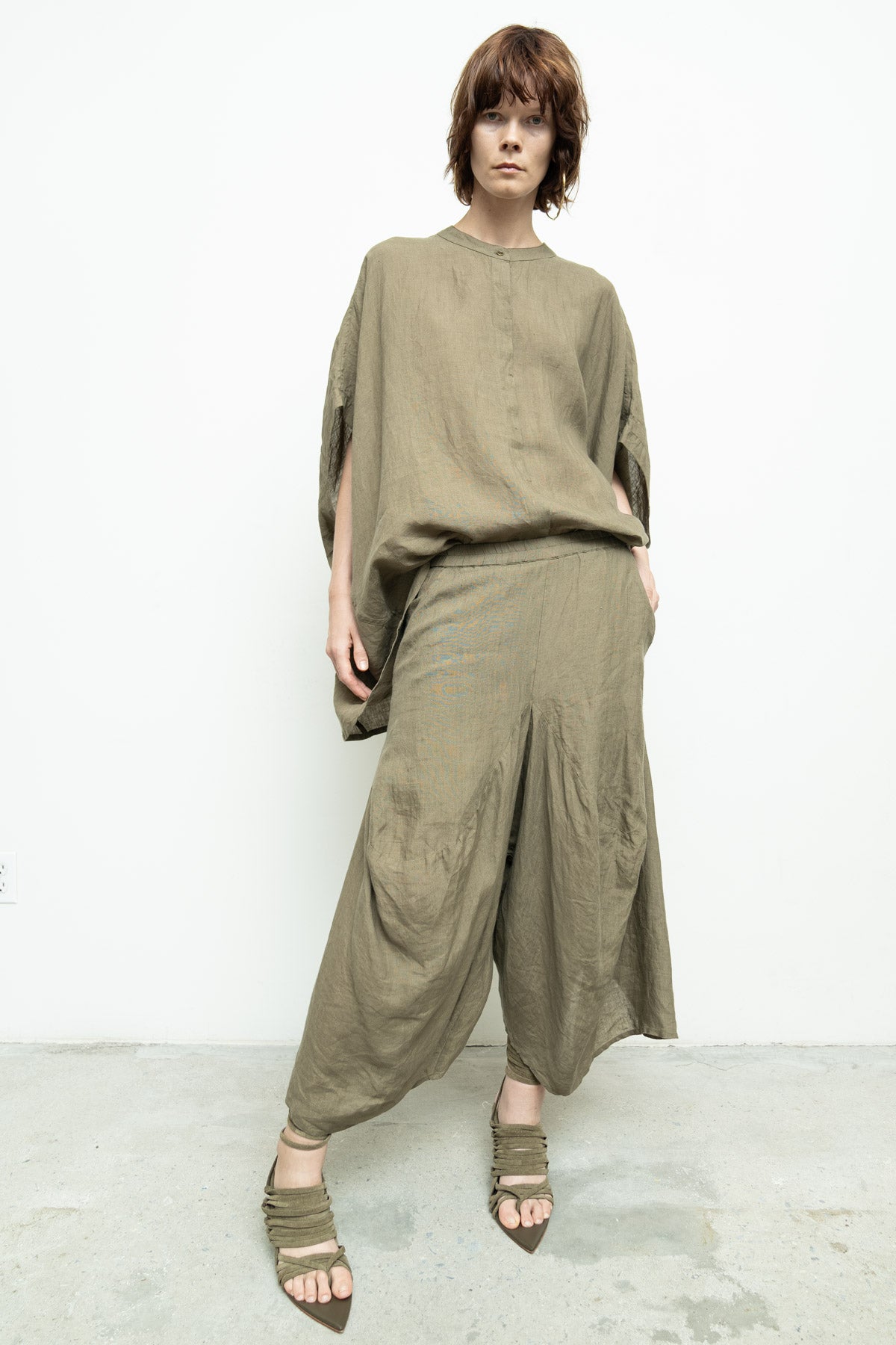 files/NicholasK-S-348-BoraShirt-Dune-P-330-BoraPant-Dune-02.jpg