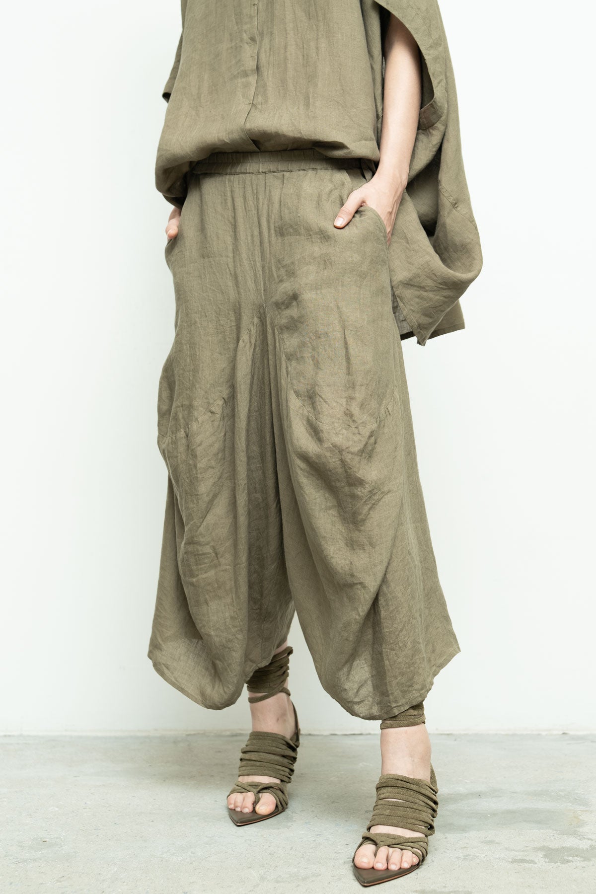 files/NicholasK-S-348-BoraShirt-Dune-P-330-BoraPant-Dune-04.jpg