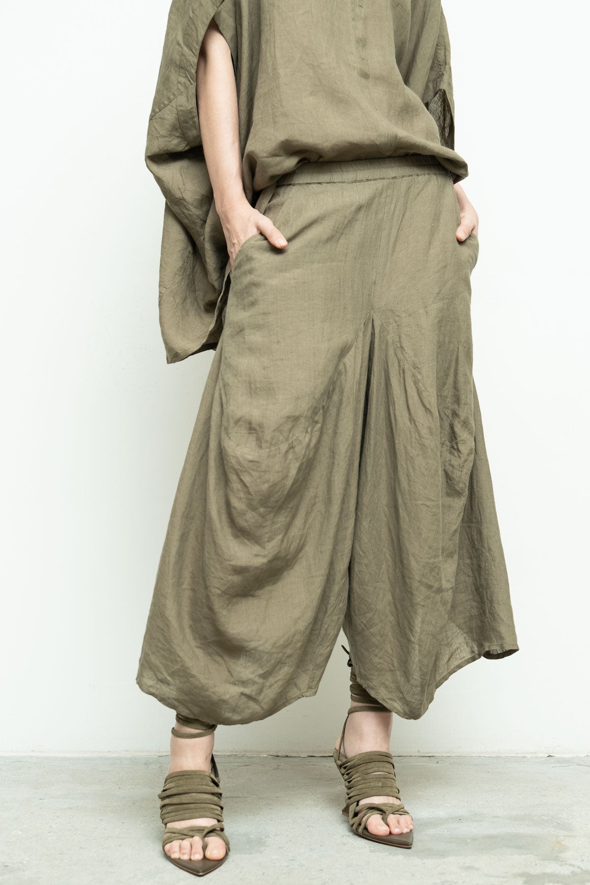 files/NicholasK-S-348-BoraShirt-Dune-P-330-BoraPant-Dune-05.jpg