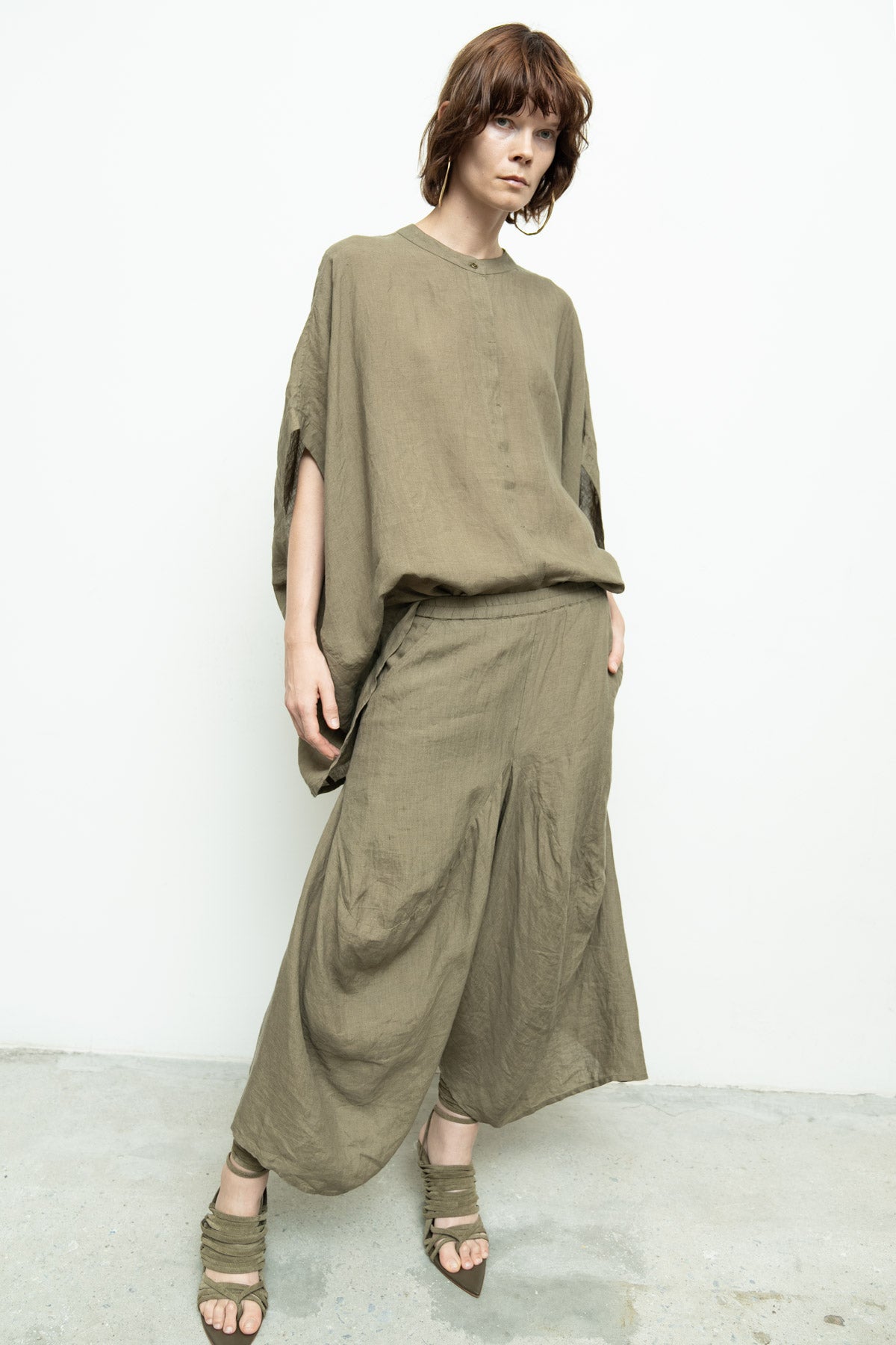 files/NicholasK-S-348-BoraShirt-Dune-P-330-BoraPant-Dune-06.jpg