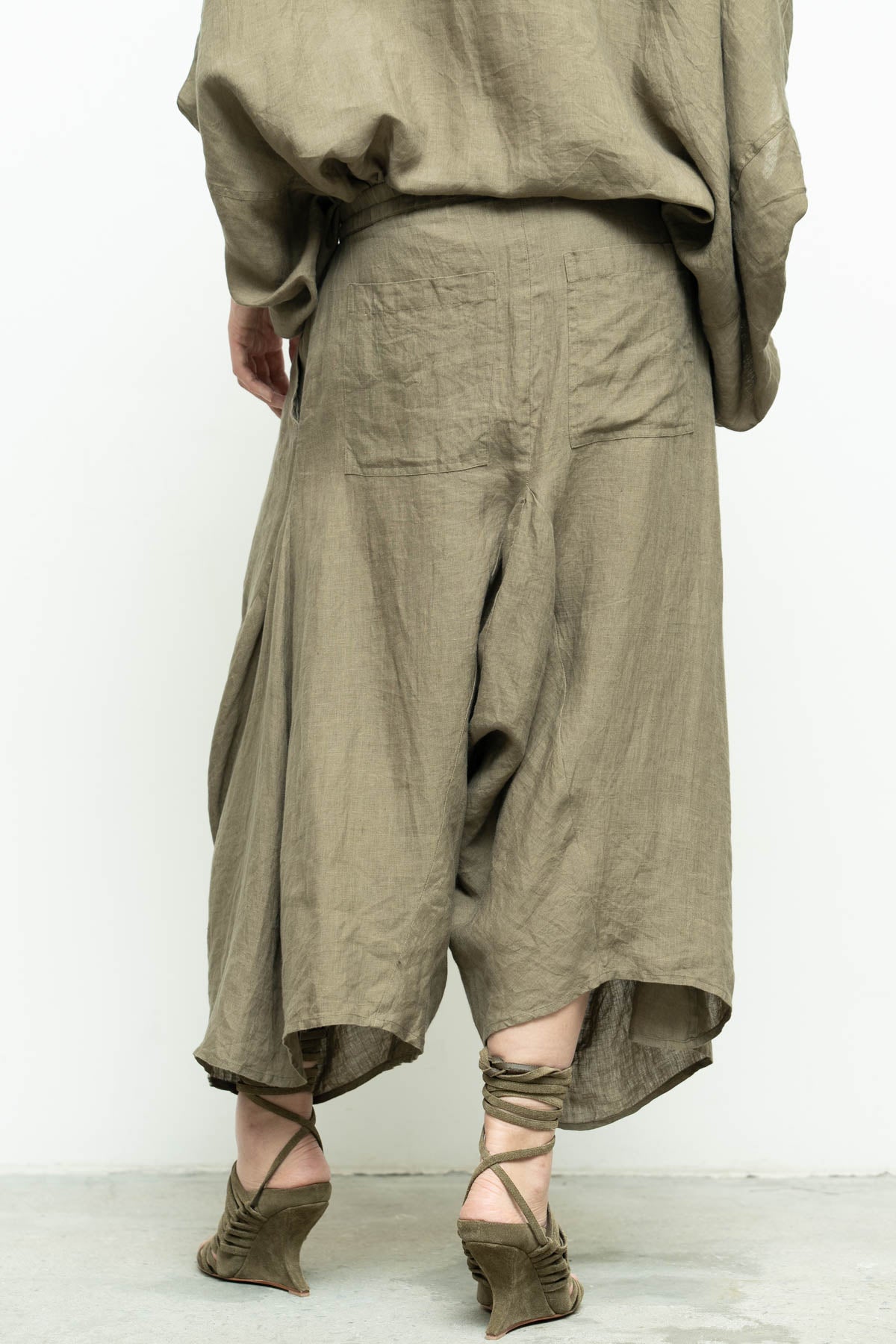 files/NicholasK-S-348-BoraShirt-Dune-P-330-BoraPant-Dune-07.jpg