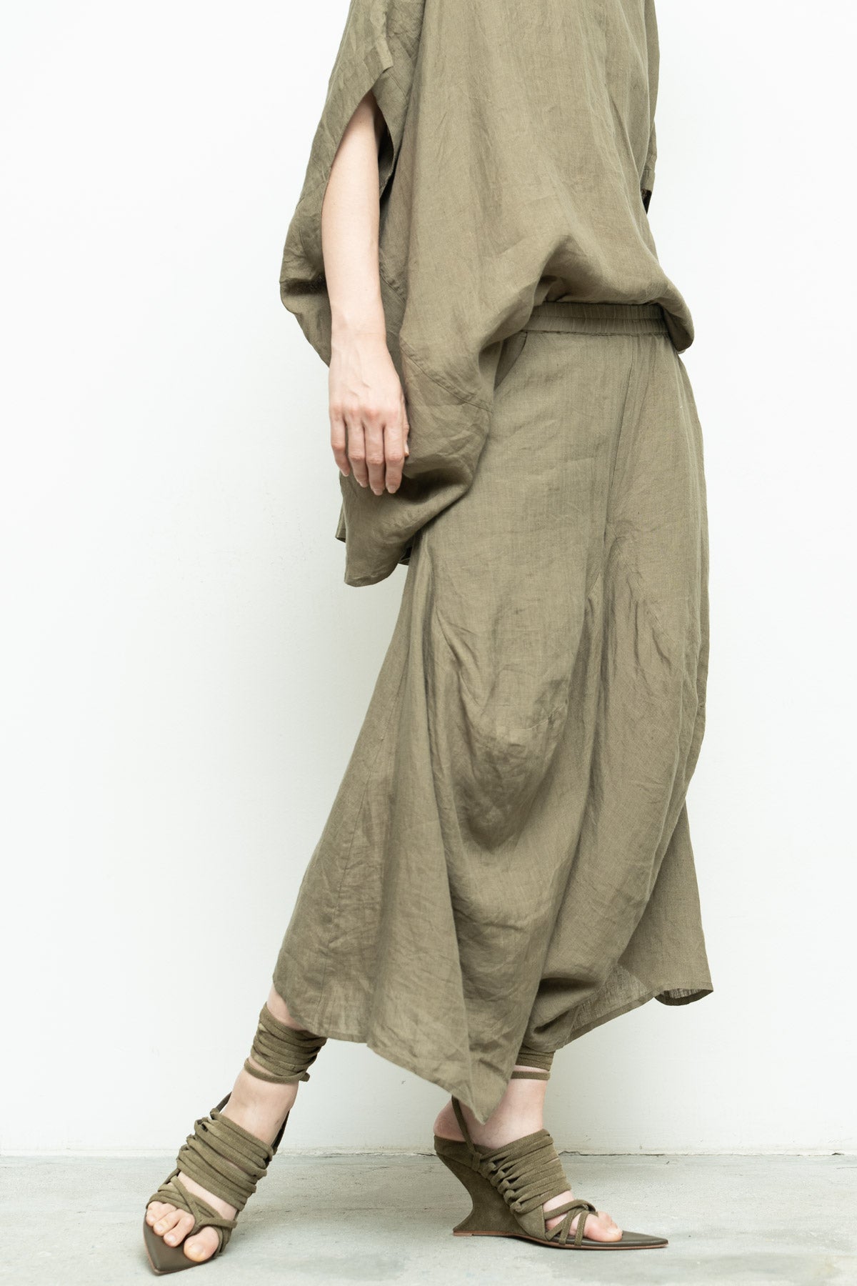 files/NicholasK-S-348-BoraShirt-Dune-P-330-BoraPant-Dune-08.jpg