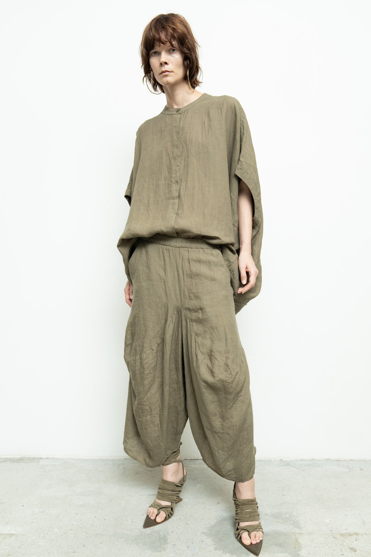 files/NicholasK-S-348-BoraShirt-Dune-P-330-BoraPant-Dune-09.jpg