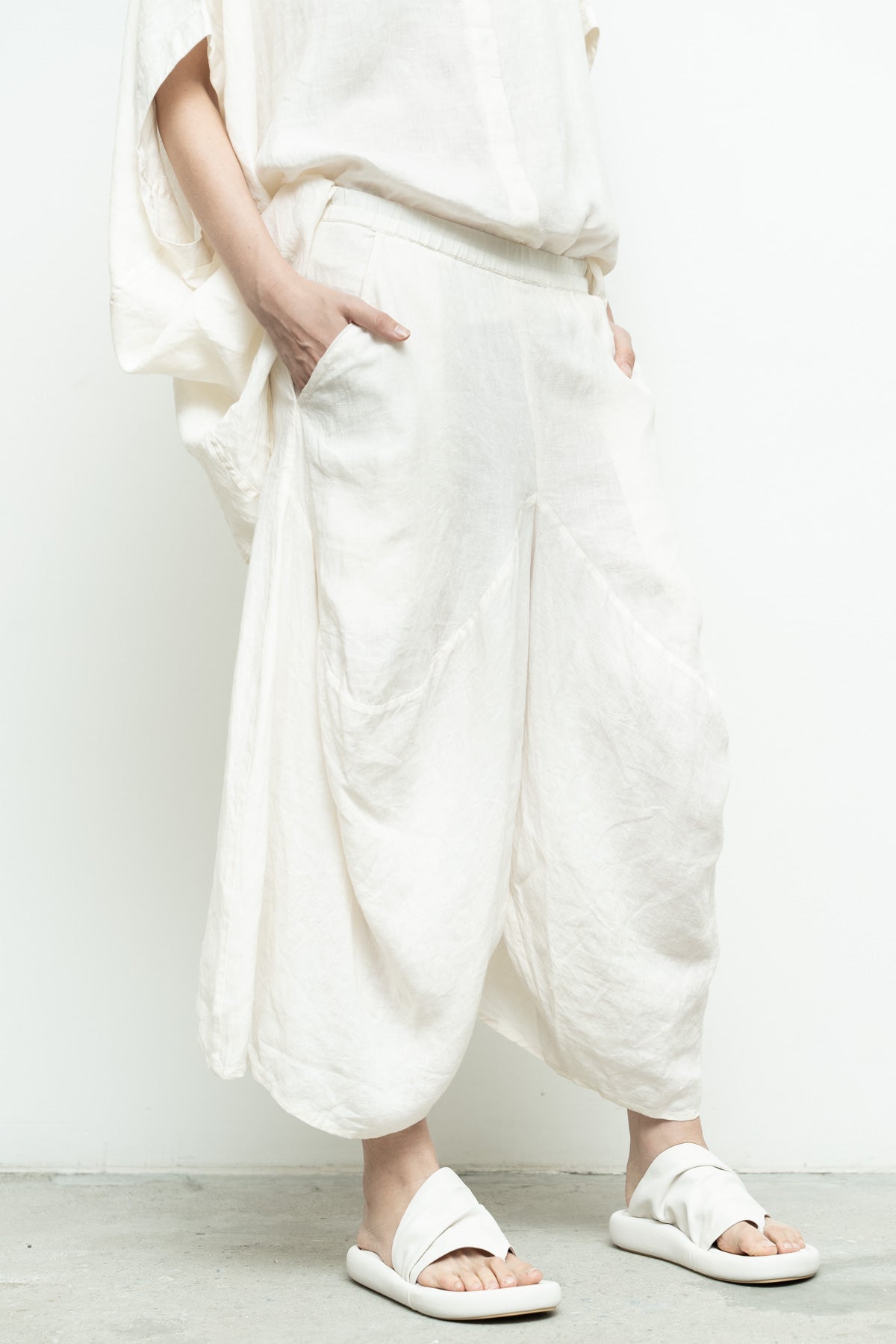 files/NicholasK-S-348-BoraShirt-OffWhite-P-330-BoraPant-OffWhite-O-438A-KilmerJacket-OffWhite-01.jpg