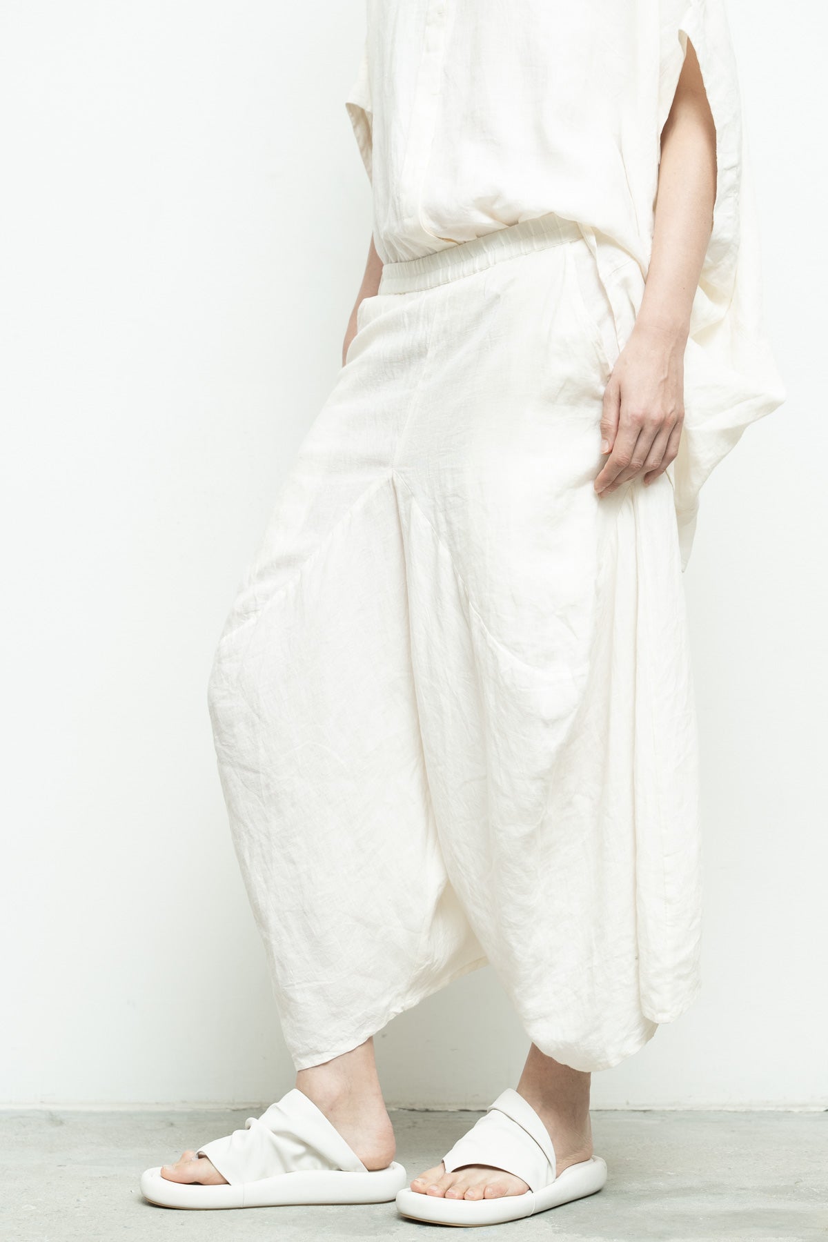files/NicholasK-S-348-BoraShirt-OffWhite-P-330-BoraPant-OffWhite-O-438A-KilmerJacket-OffWhite-04.jpg