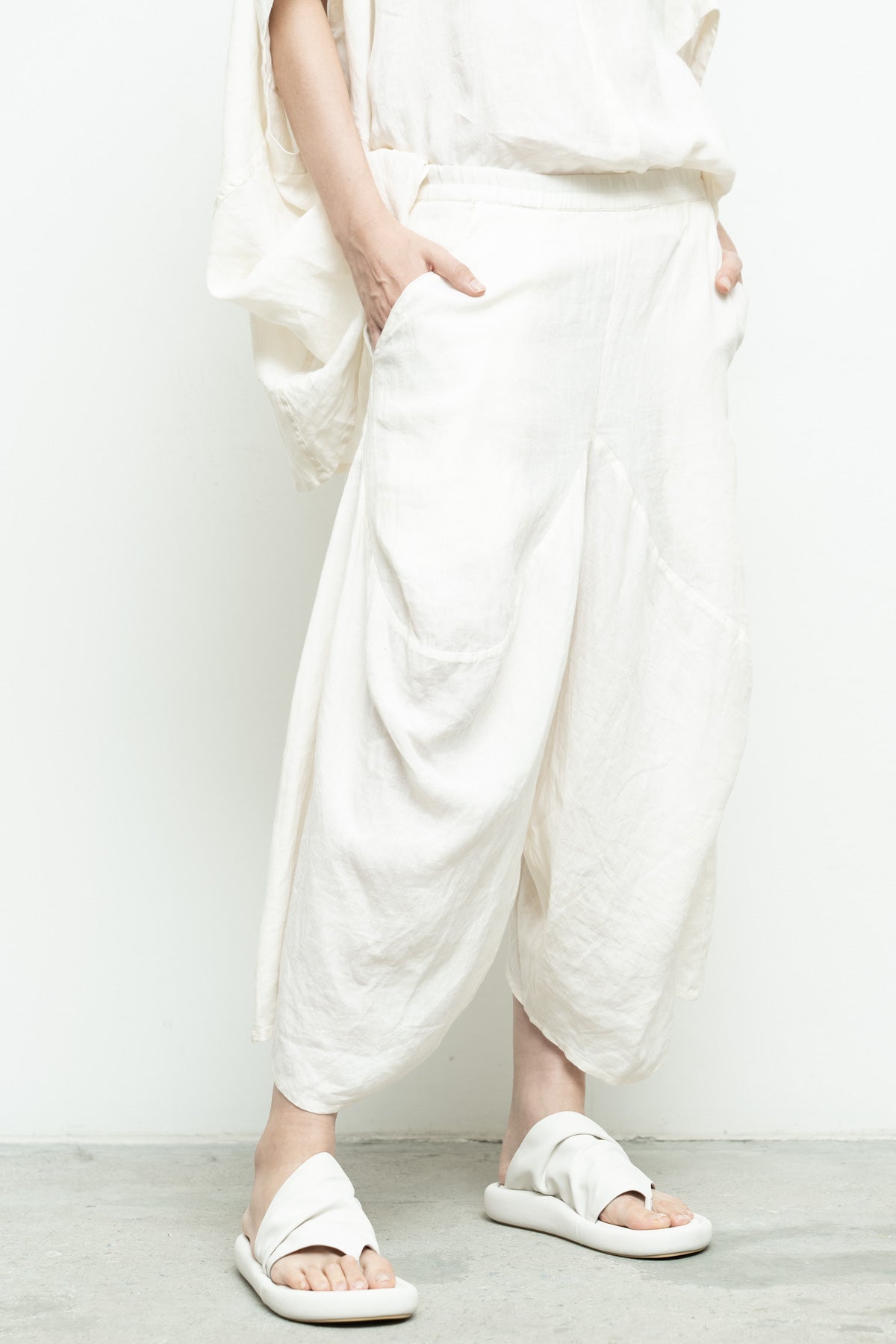 files/NicholasK-S-348-BoraShirt-OffWhite-P-330-BoraPant-OffWhite-O-438A-KilmerJacket-OffWhite-08.jpg