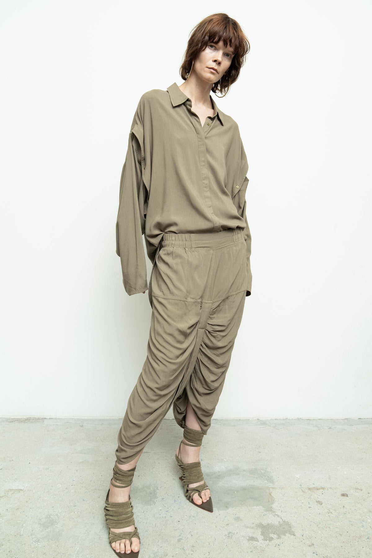 files/NicholasK-S-350-KillanShirt-Dune-P-272D-OttomanPant-Dune-02.jpg