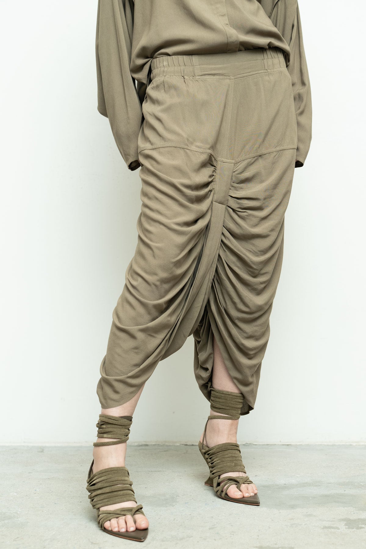 files/NicholasK-S-350-KillanShirt-Dune-P-272D-OttomanPant-Dune-06.jpg