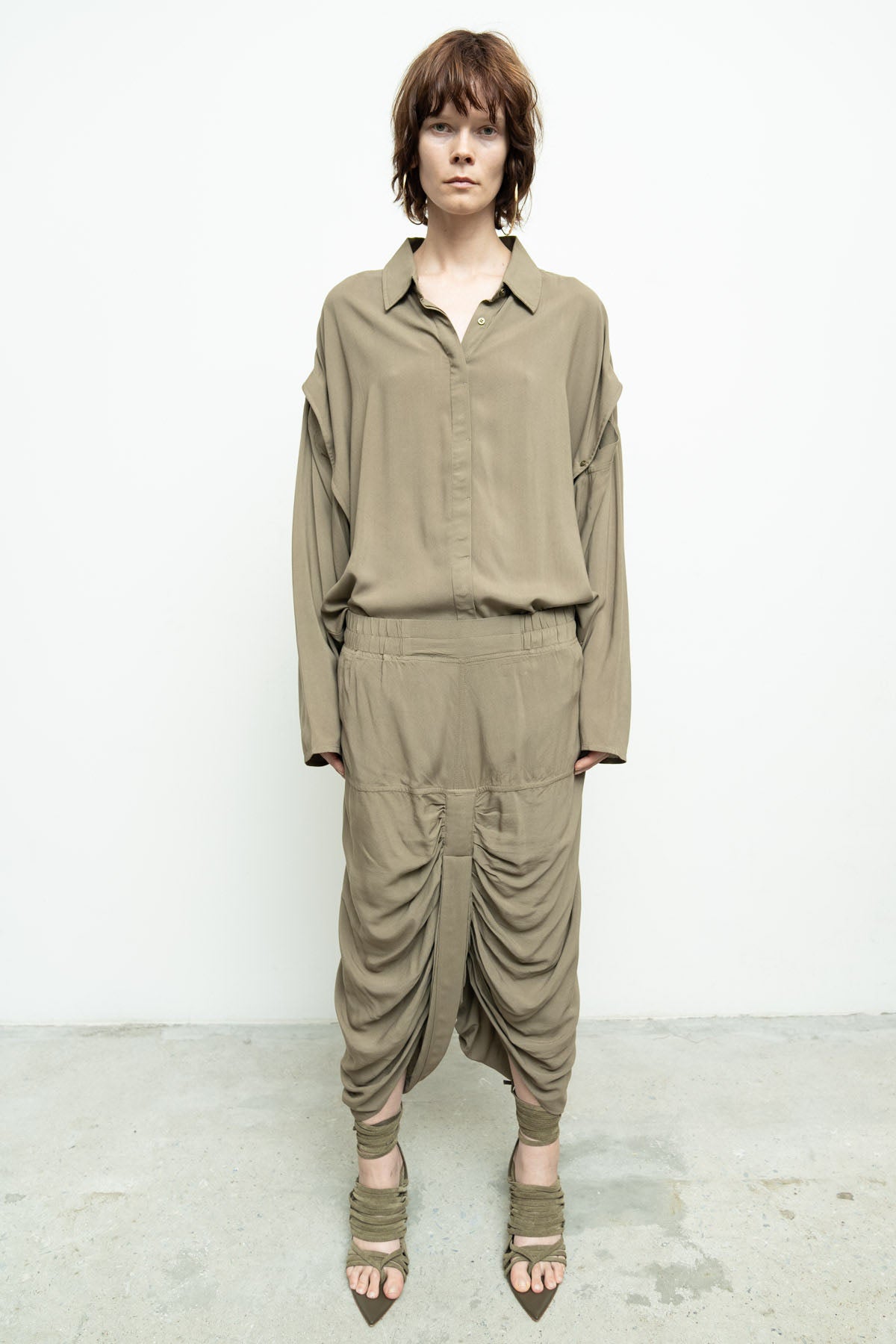 files/NicholasK-S-350-KillanShirt-Dune-P-272D-OttomanPant-Dune-07.jpg