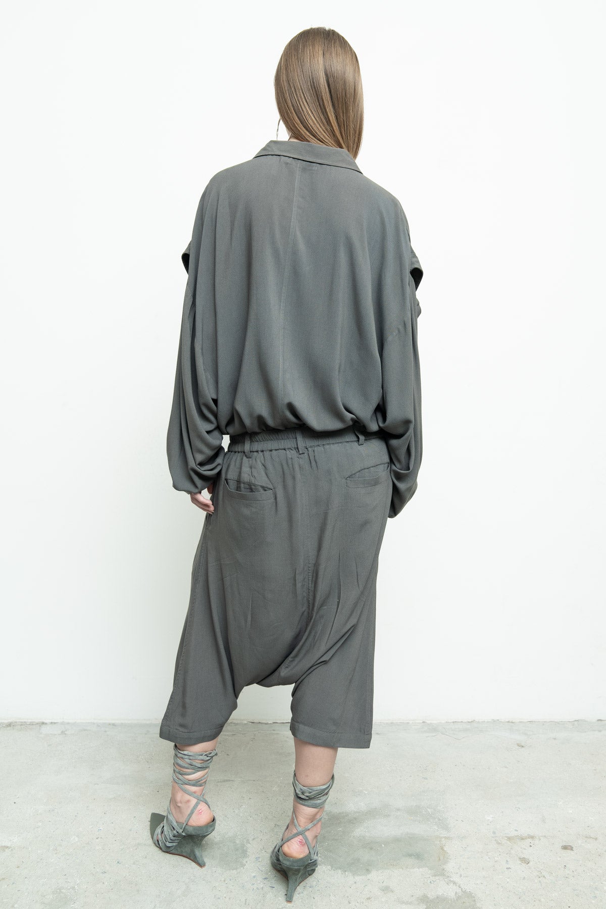 files/NicholasK-S-350-KillanShirt-Slate-P-338C-MillaShort-Slate-A-081AWO-Slate-04_00fbc284-398c-49e4-b942-1cd7e8b375ec.jpg