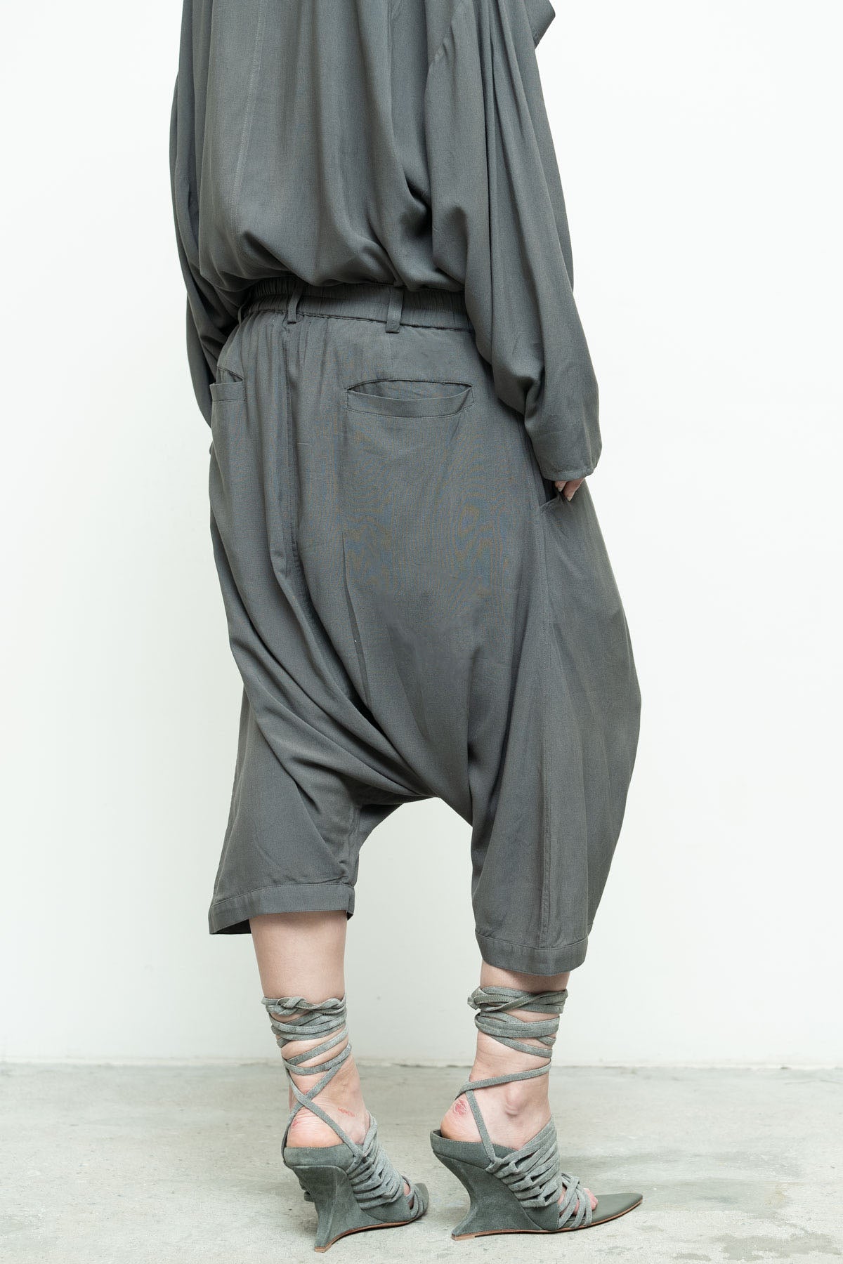 files/NicholasK-S-350-KillanShirt-Slate-P-338C-MillaShort-Slate-A-081AWO-Slate-06_dfa72627-66a1-4233-a0e2-0ac637b6fefc.jpg
