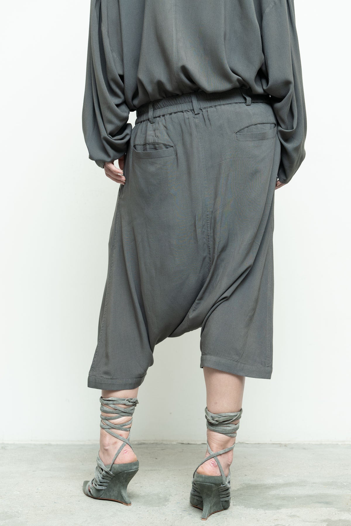 files/NicholasK-S-350-KillanShirt-Slate-P-338C-MillaShort-Slate-A-081AWO-Slate-07_43543263-0c15-402e-b14b-b27eec7c375e.jpg