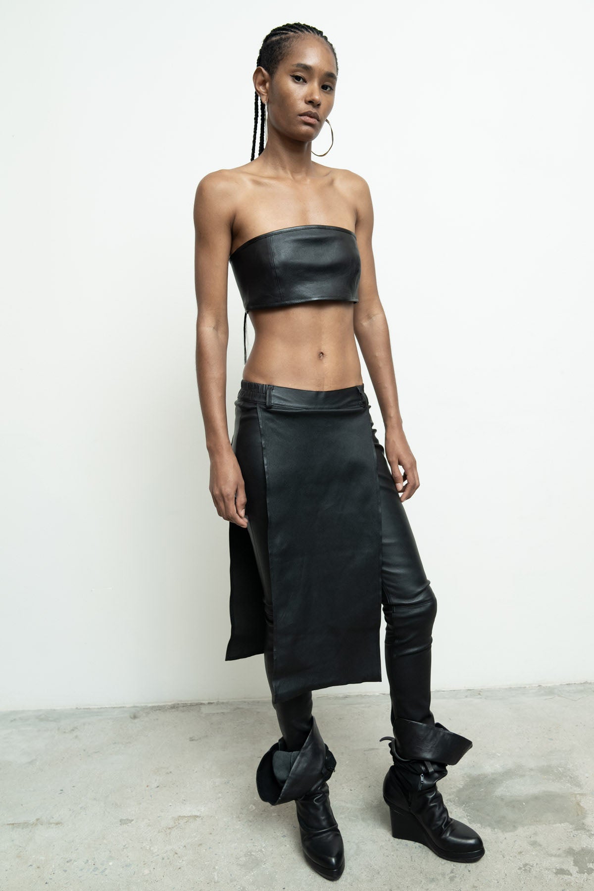files/NicholasK-S-351-DemBandeau-Black-03.jpg