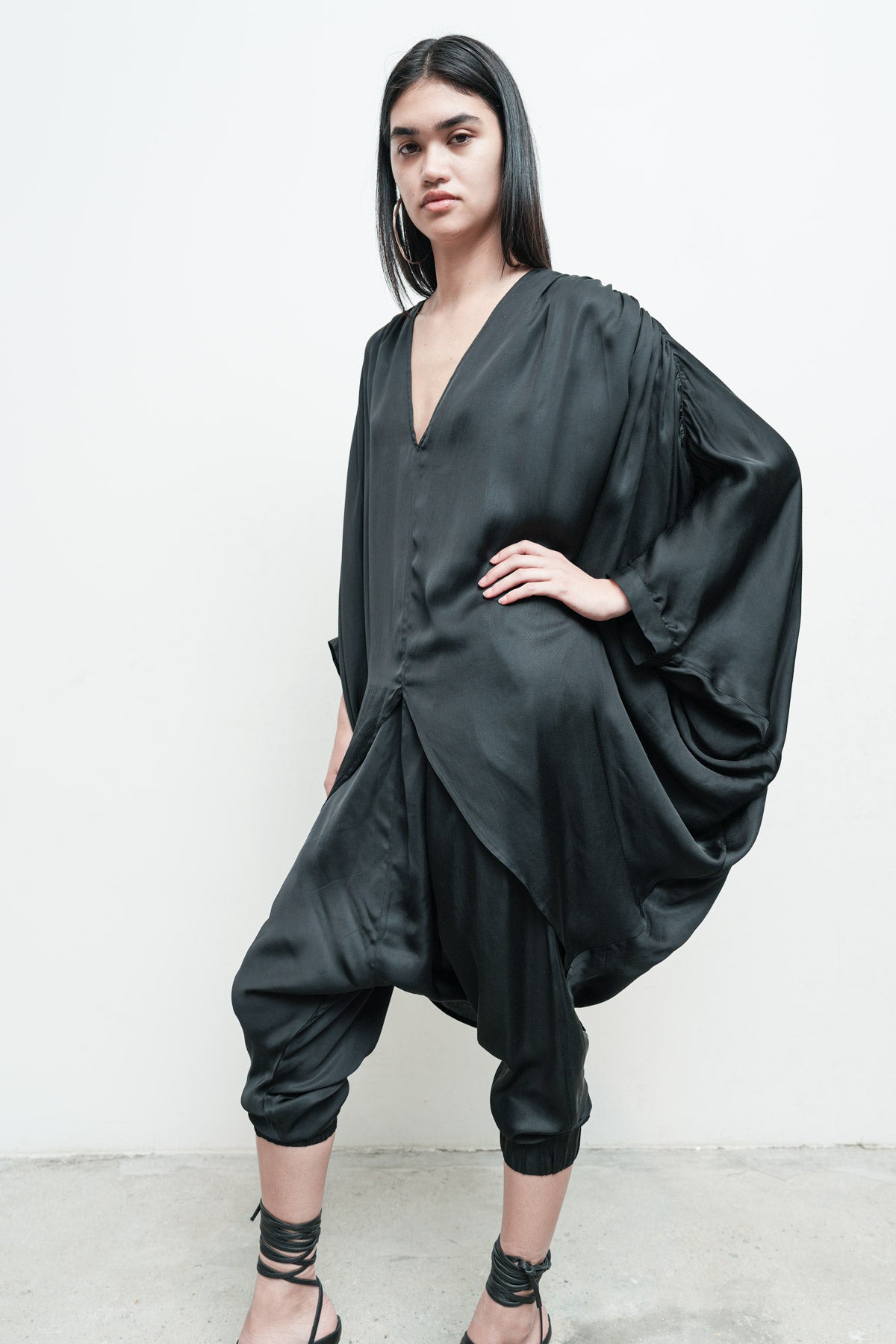 files/NicholasK-S-353A-RiverShirt-Black-01_336ec726-dbb8-493a-bb2d-2fbfa70cc591.jpg