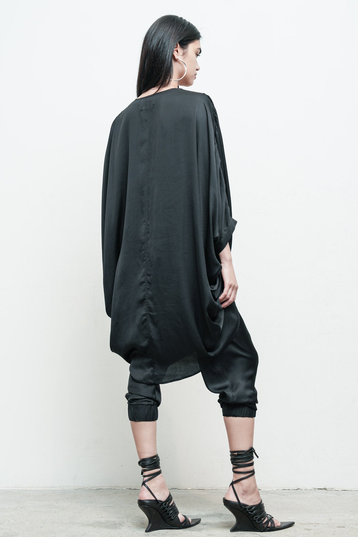 files/NicholasK-S-353A-RiverShirt-Black-02_fa6be4e6-4c37-4ba2-9c82-fbf57a39beae.jpg