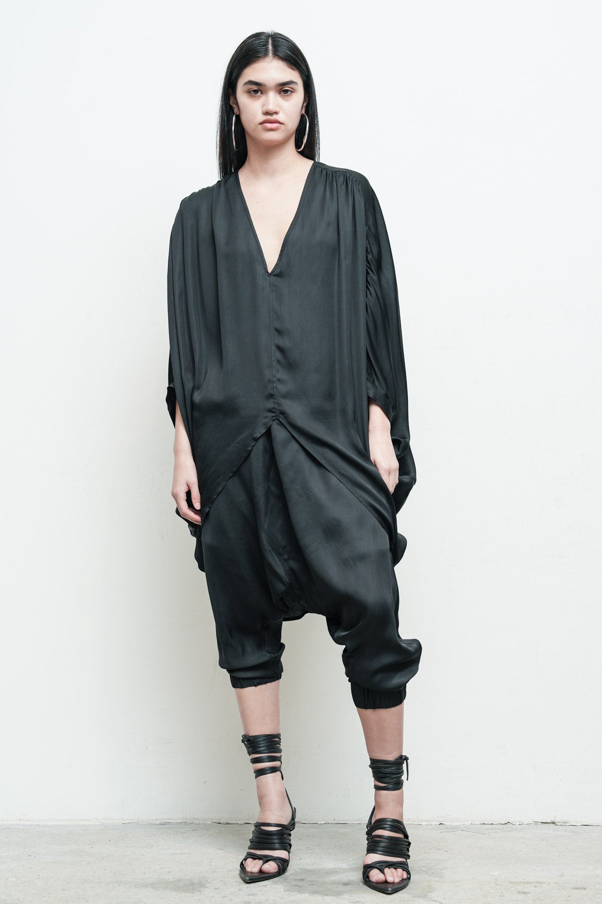 files/NicholasK-S-353A-RiverShirt-Black-04_f16bd7e5-f579-4bc8-a273-6705ee6af0c3.jpg