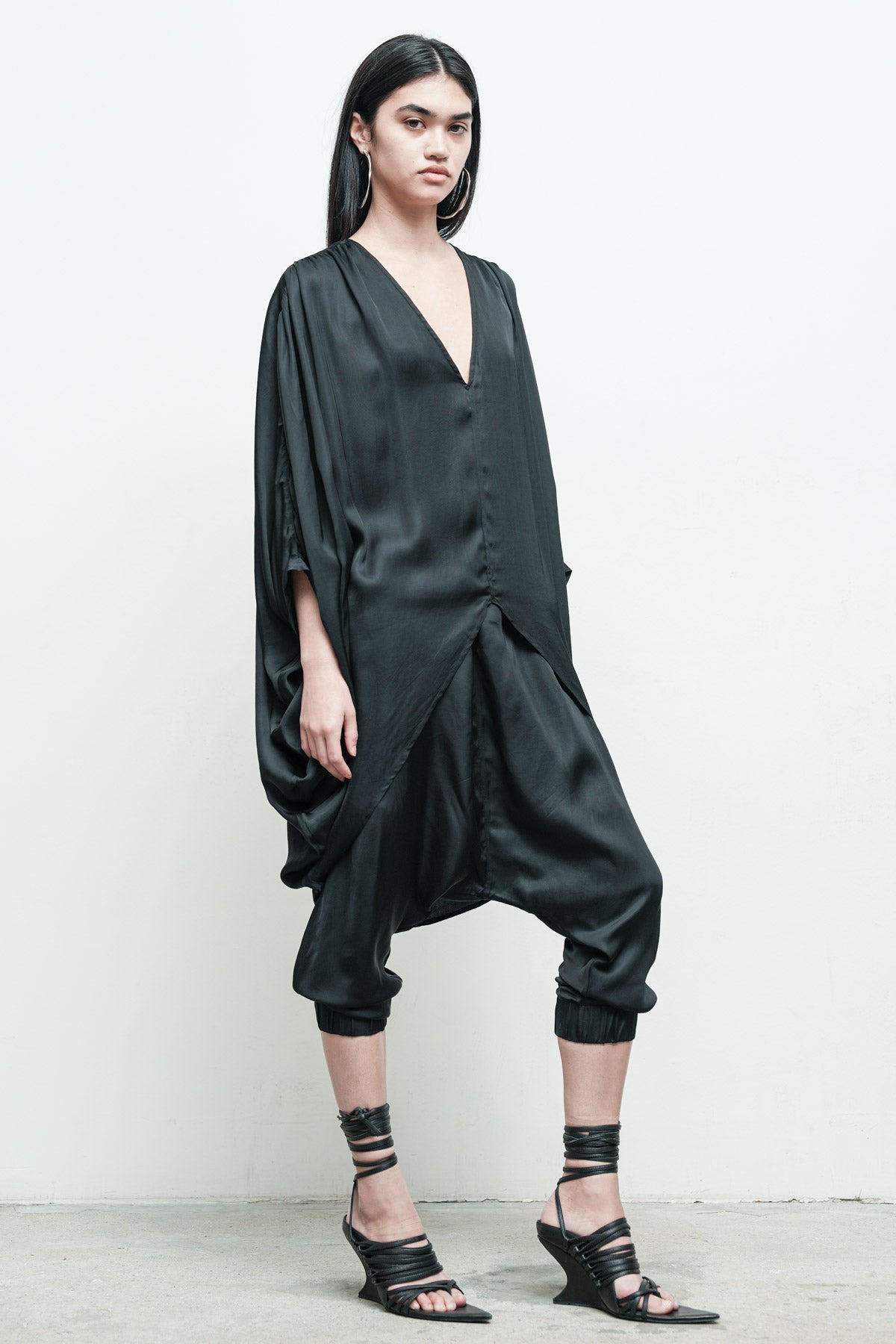 files/NicholasK-S-353A-RiverShirt-Black-05_df81eecc-3de9-428a-87fe-2ba9e5f9f3dc.jpg