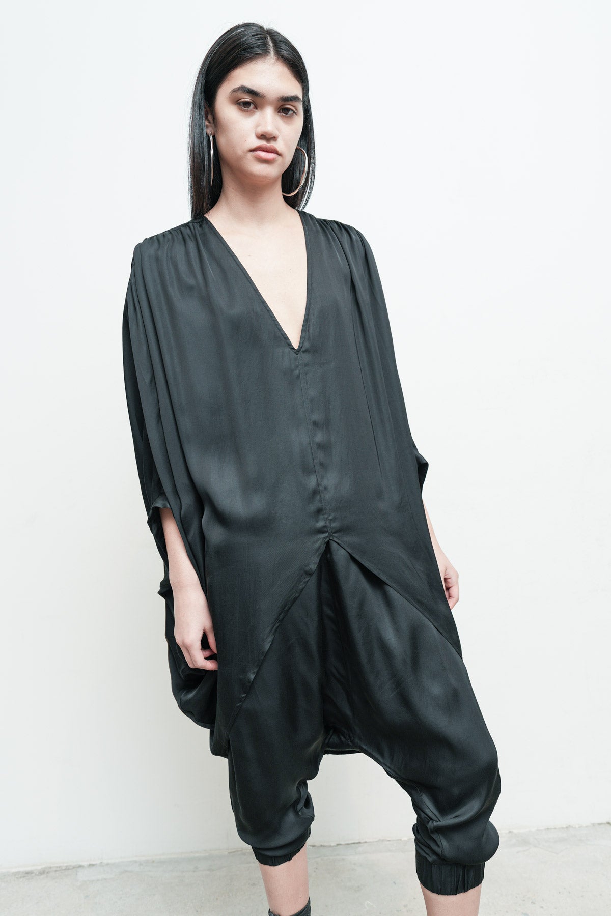files/NicholasK-S-353A-RiverShirt-Black-07.jpg