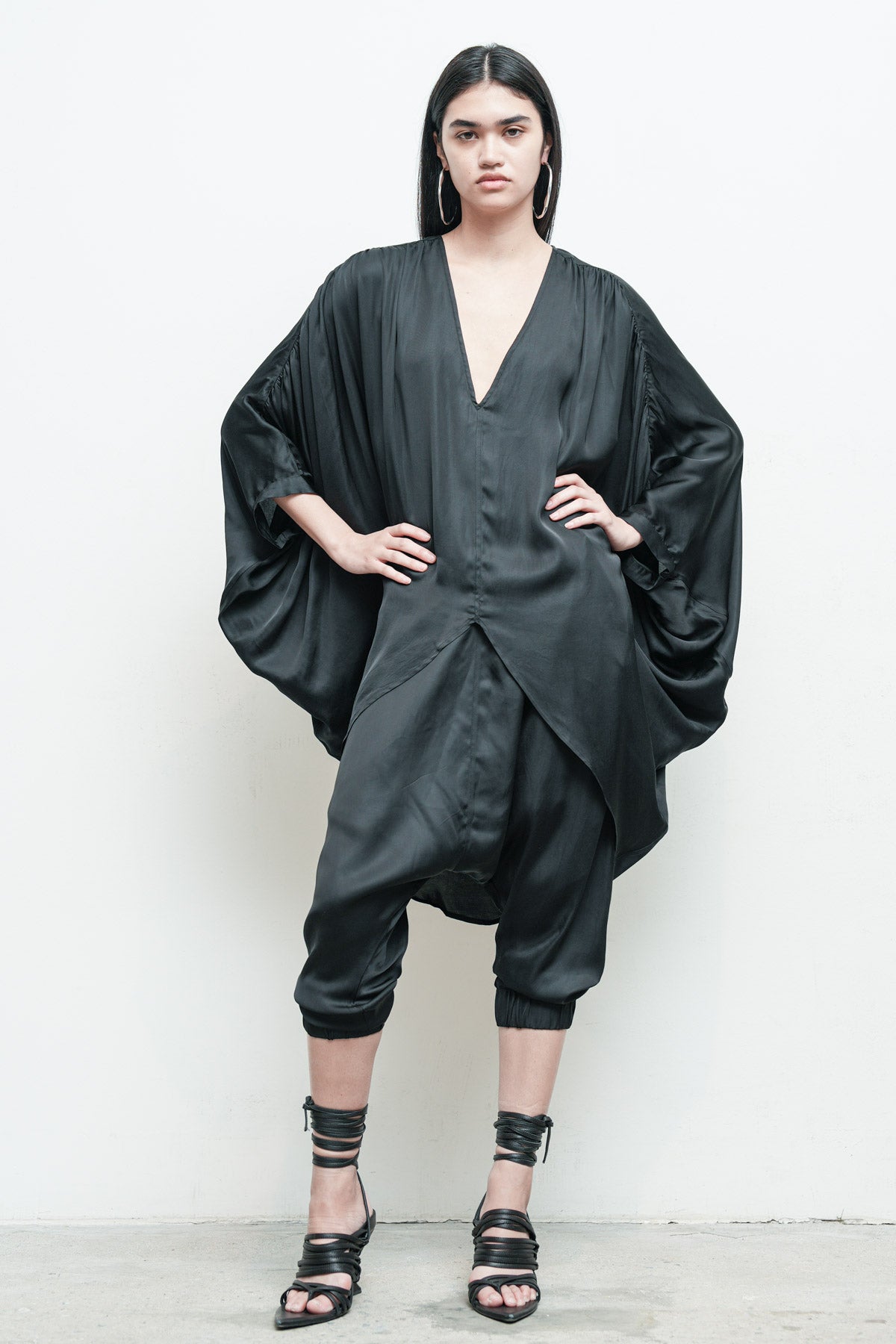 files/NicholasK-S-353A-RiverShirt-Black-08.jpg