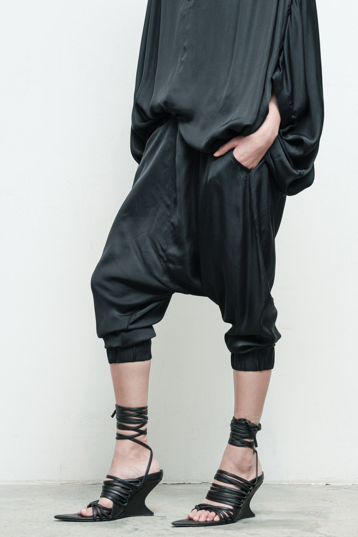 files/NicholasK-S-353A-RiverShirt-Black-P-298D-JehanPant-Black-06.jpg