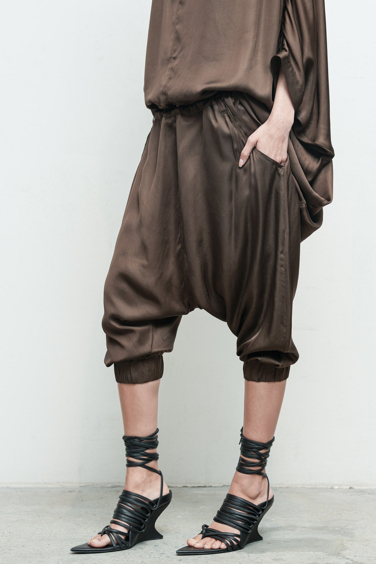 files/NicholasK-S-353A-RiverShirt-Fern-P-298D-JehanPant-Fern-01.jpg