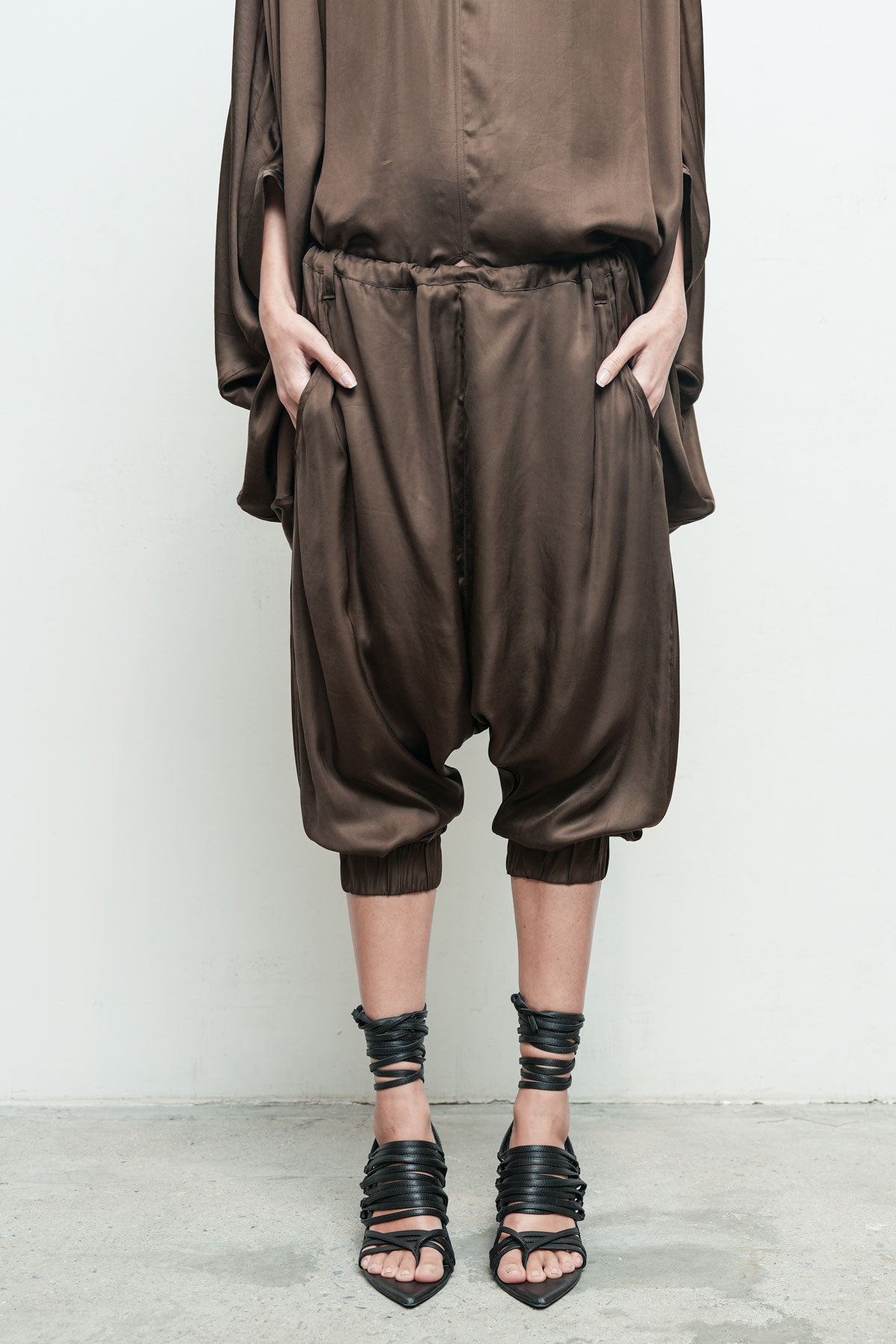 files/NicholasK-S-353A-RiverShirt-Fern-P-298D-JehanPant-Fern-03.jpg